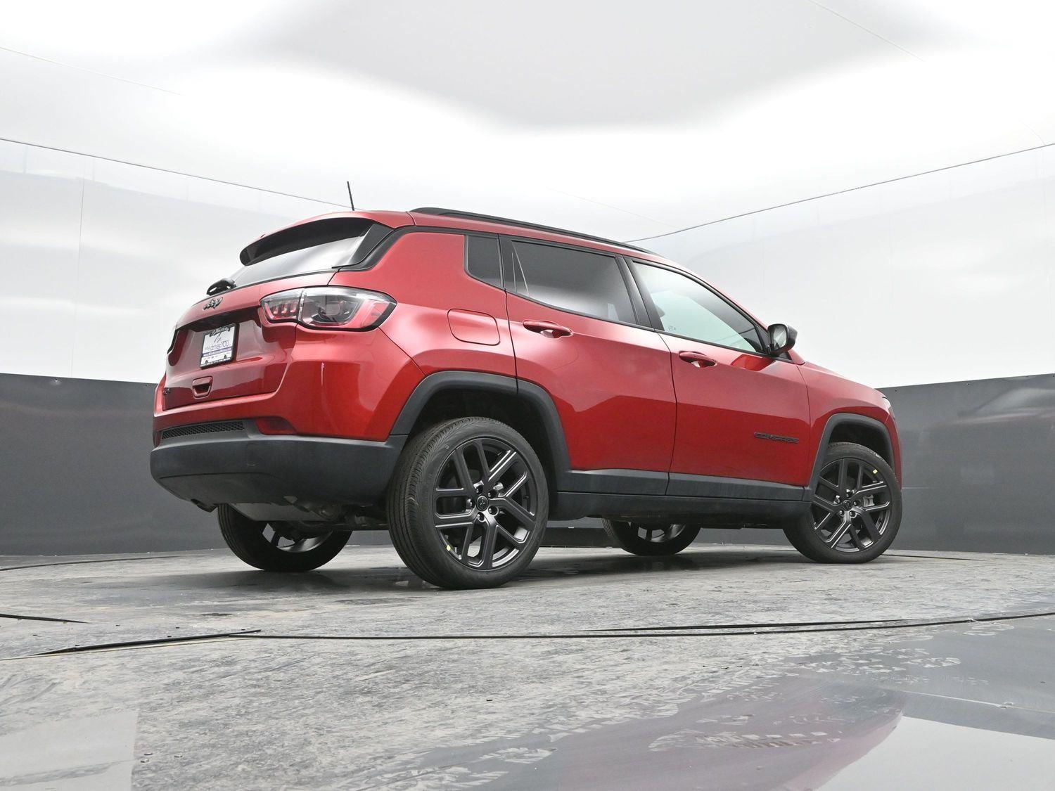 New 2026 Red Hot Pearlcoat Jeep Latitude image 27