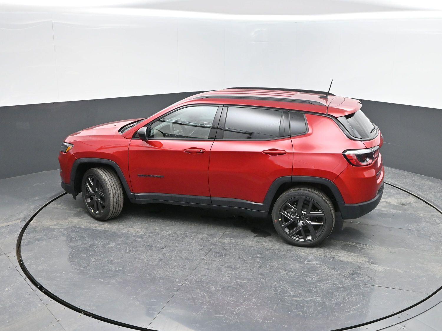 New 2026 Red Hot Pearlcoat Jeep Latitude image 30