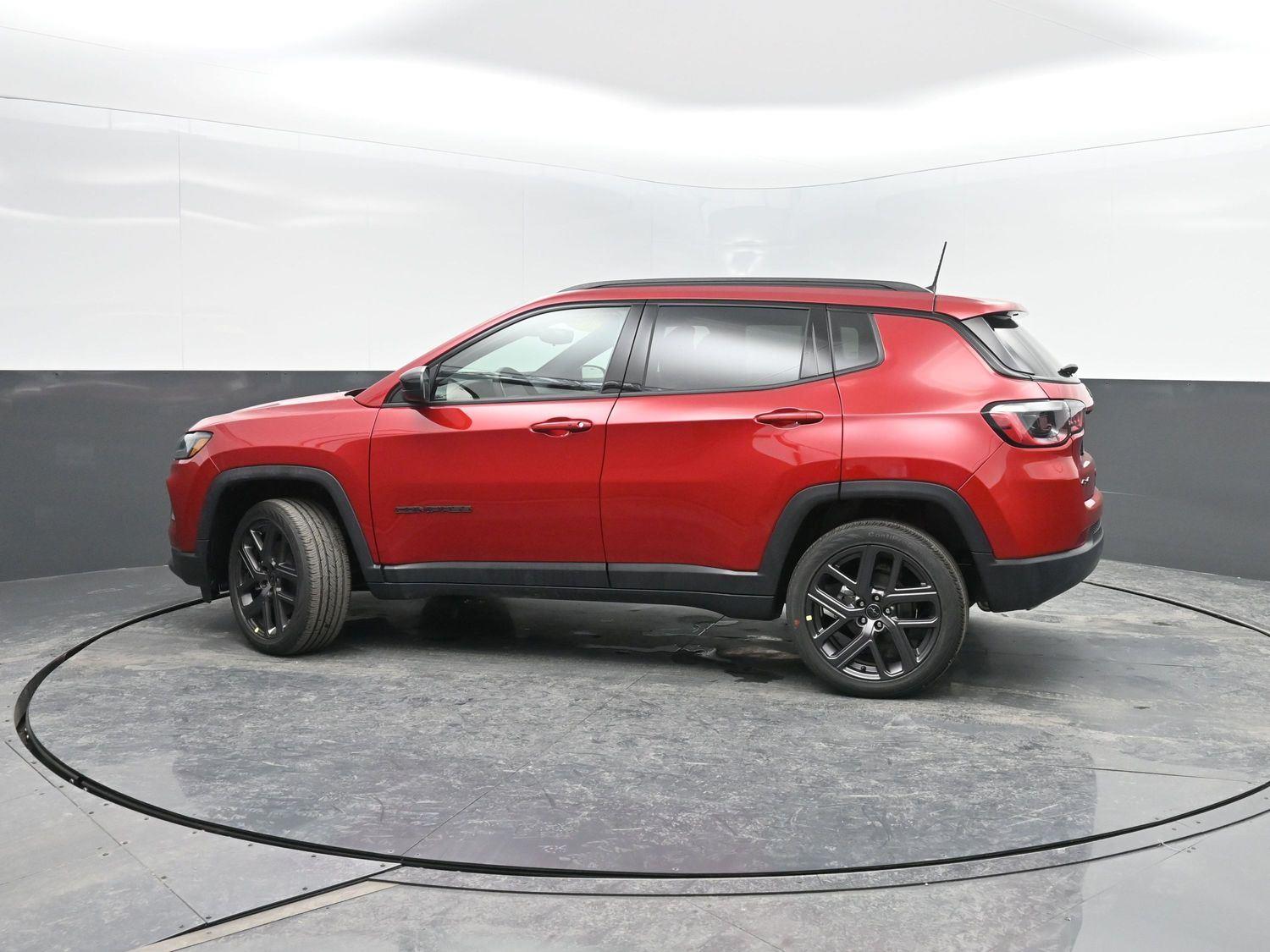 New 2026 Red Hot Pearlcoat Jeep Latitude image 33