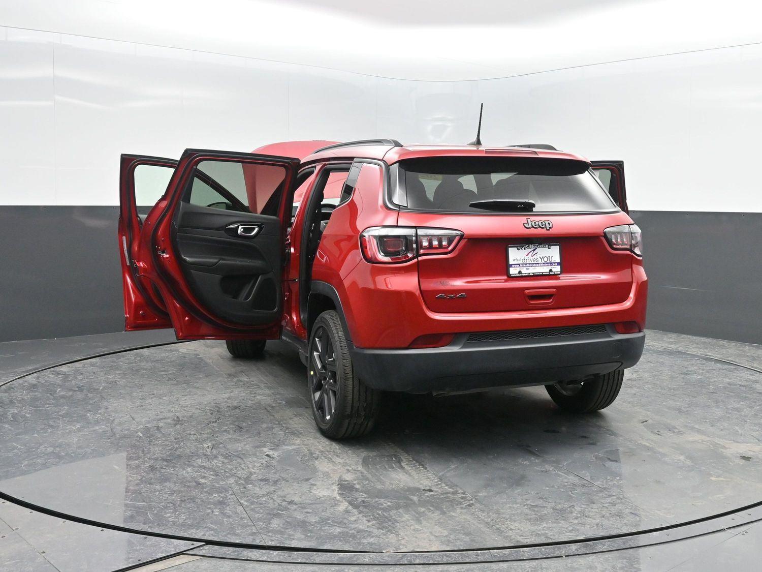 New 2026 Red Hot Pearlcoat Jeep Latitude image 39