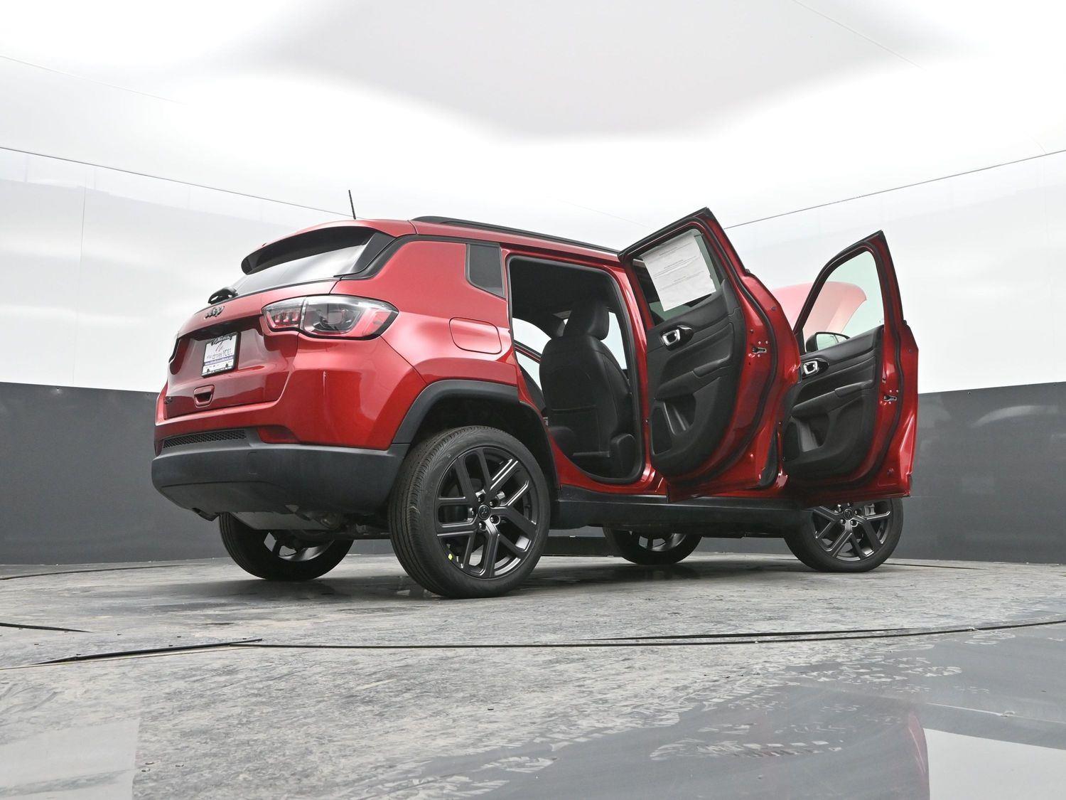 New 2026 Red Hot Pearlcoat Jeep Latitude image 42