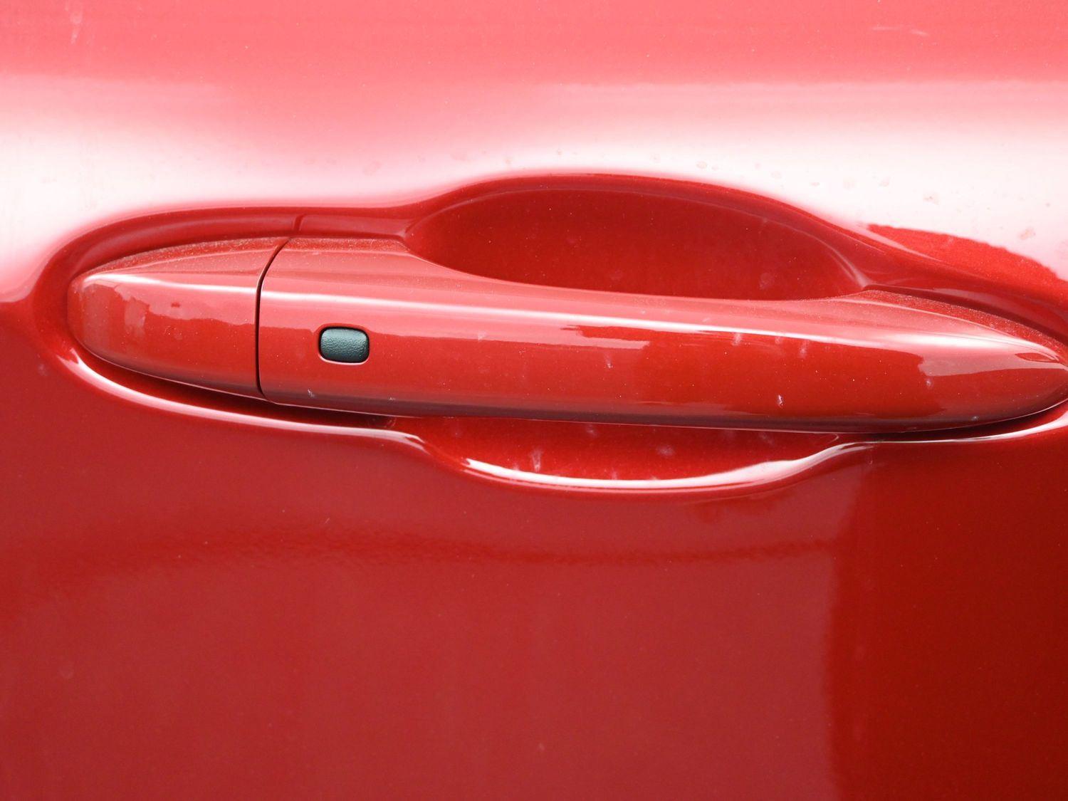 New 2026 Red Hot Pearlcoat Jeep Latitude image 7