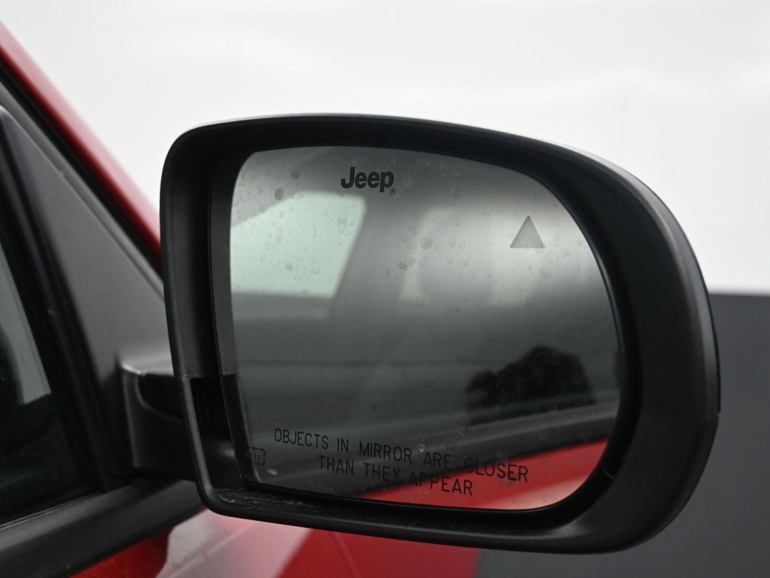 New 2026 Red Hot Pearlcoat Jeep Latitude image 8