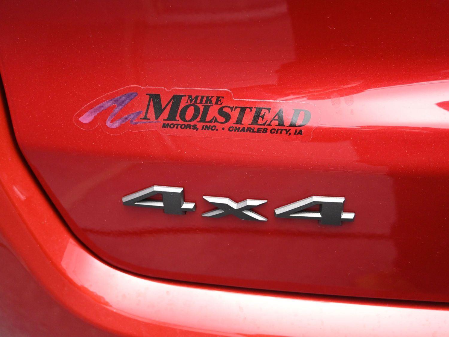 New 2026 Red Hot Pearlcoat Jeep Latitude image 12