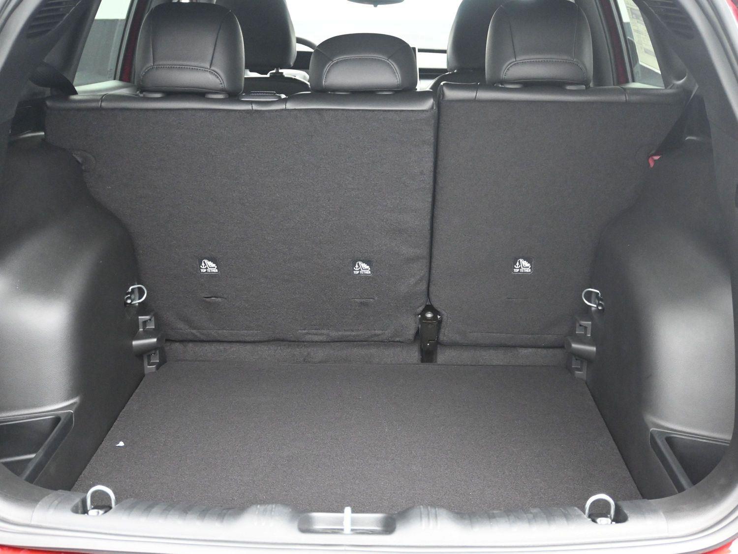 New 2026 Red Hot Pearlcoat Jeep Latitude image 13