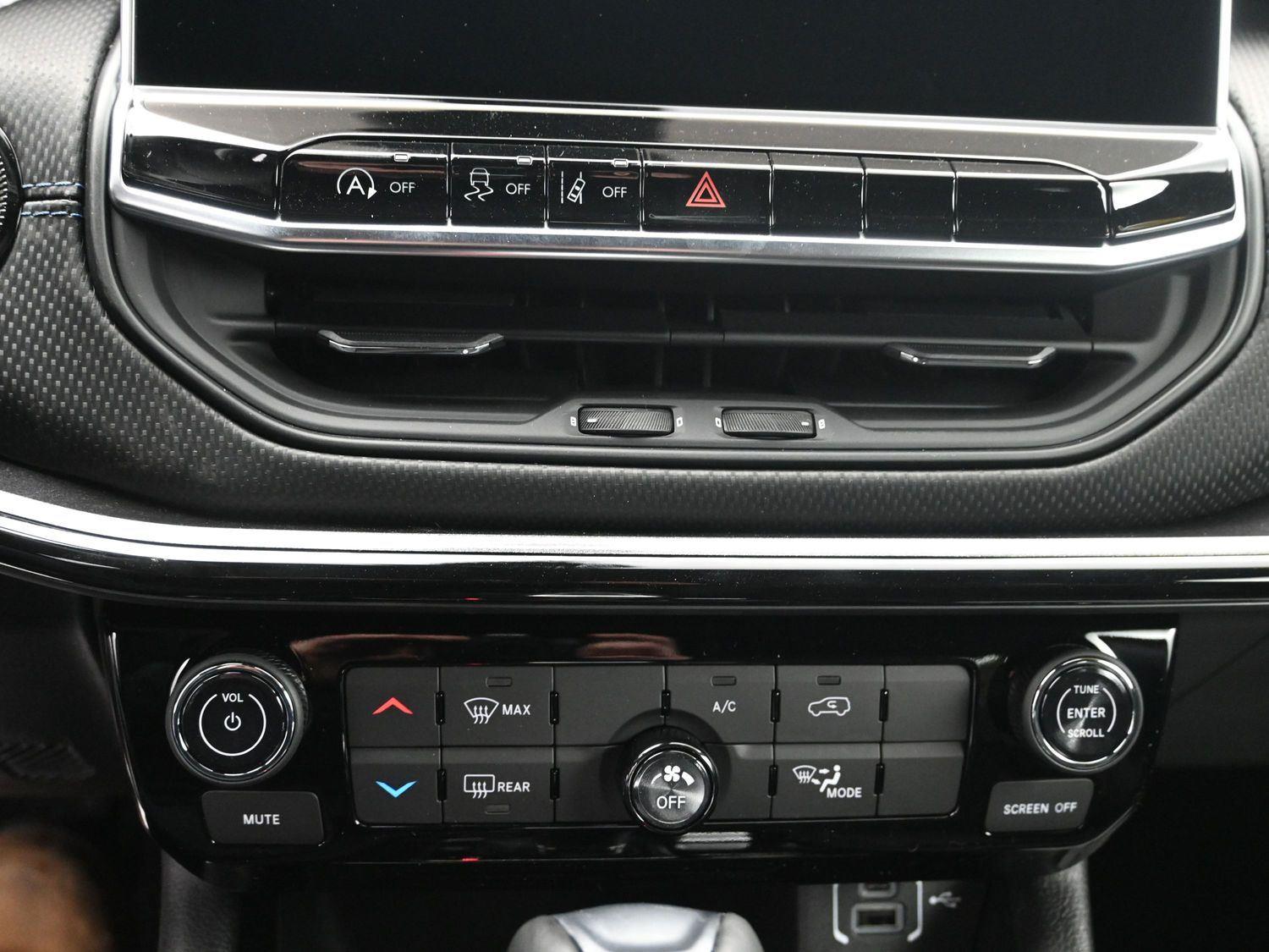 New 2026 Red Hot Pearlcoat Jeep Latitude image 23