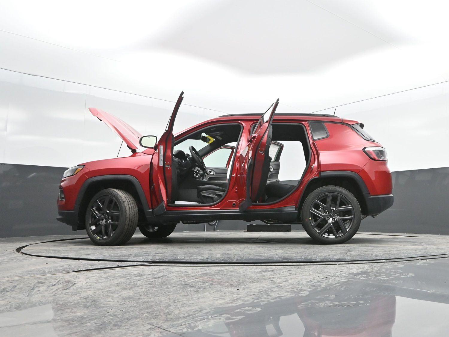 New 2026 Red Hot Pearlcoat Jeep Latitude image 43