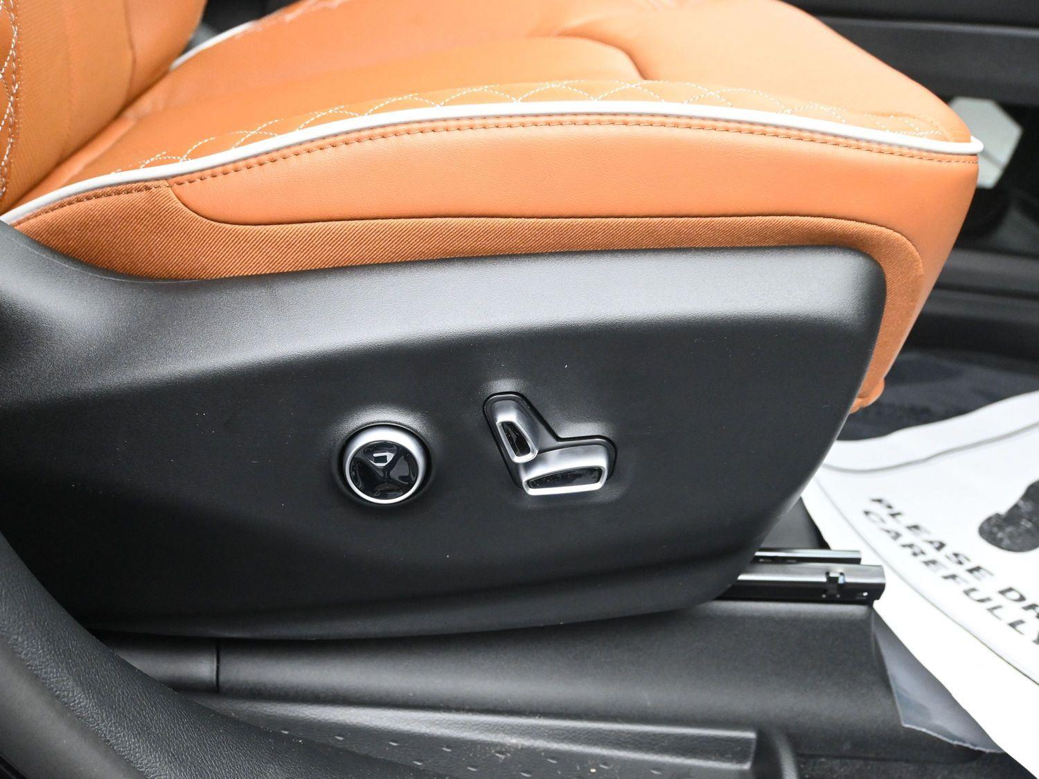 New 2026 Diamond Black Crystal Pearlcoat Chrysler Pinnacle image 11