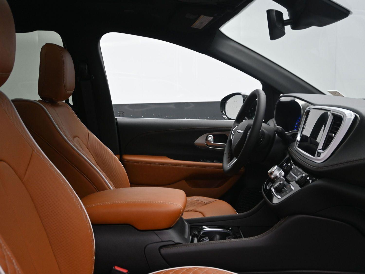 New 2026 Diamond Black Crystal Pearlcoat Chrysler Pinnacle image 12