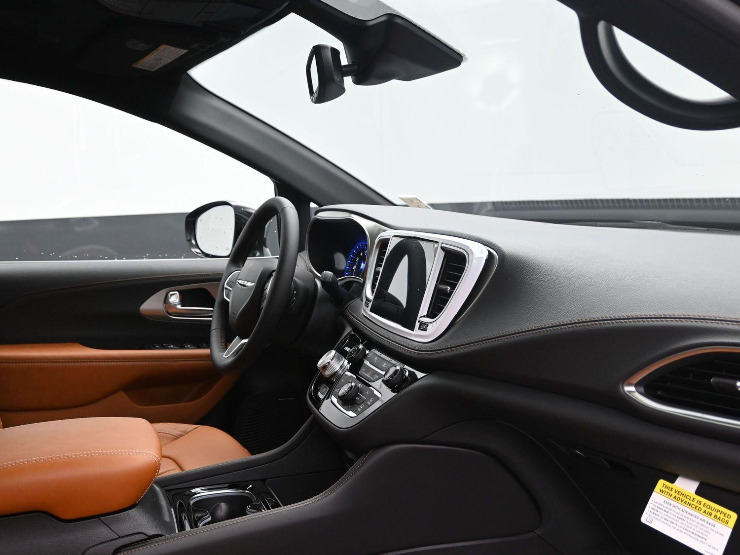 New 2026 Diamond Black Crystal Pearlcoat Chrysler Pinnacle image 13