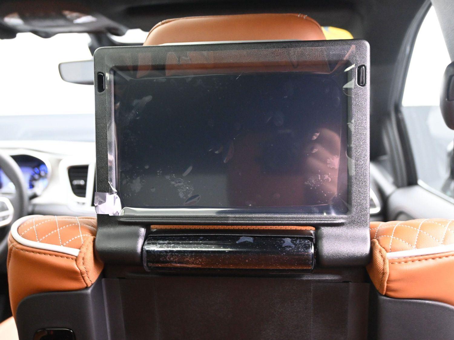 New 2026 Diamond Black Crystal Pearlcoat Chrysler Pinnacle image 15