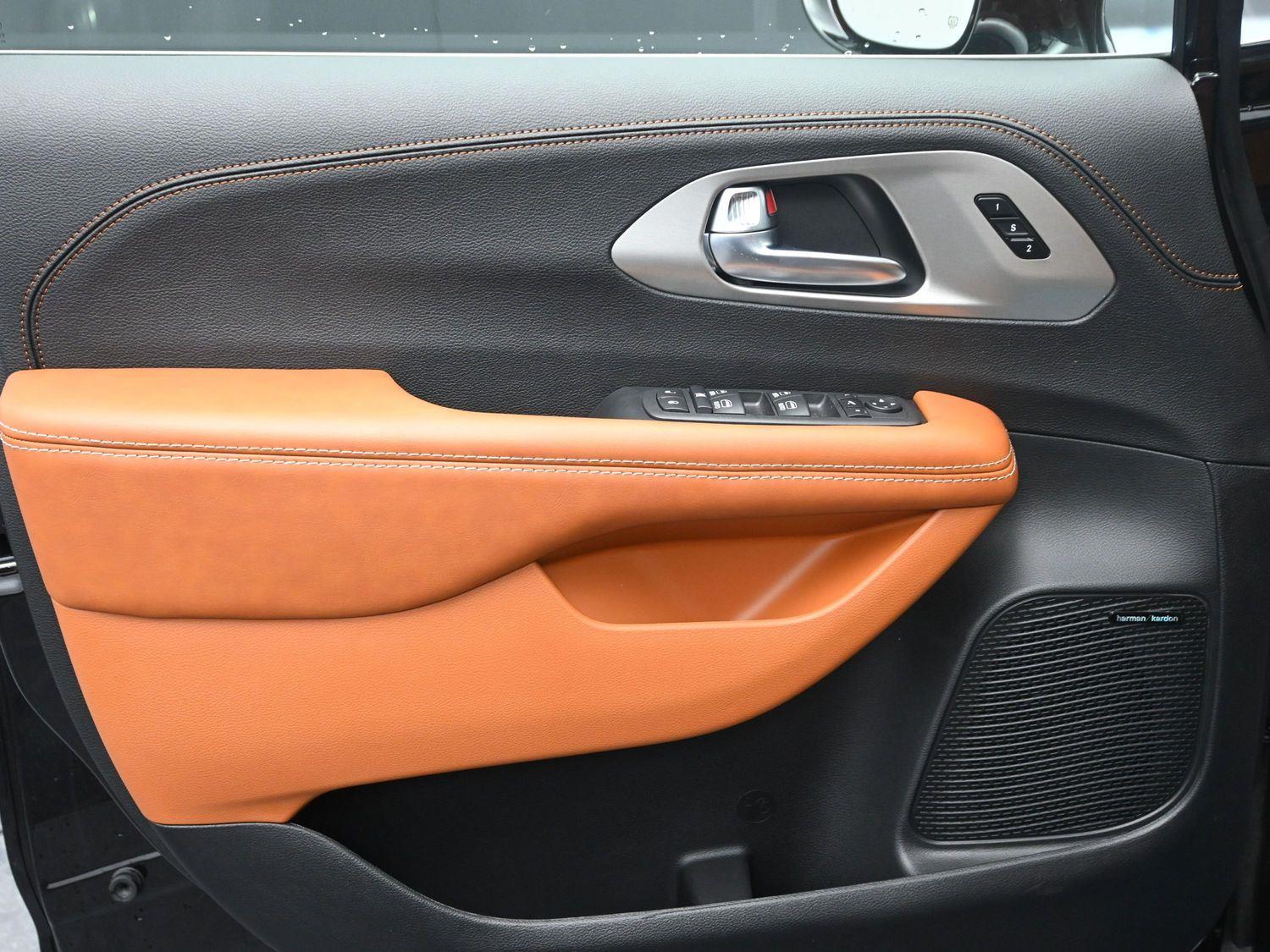 New 2026 Diamond Black Crystal Pearlcoat Chrysler Pinnacle image 21