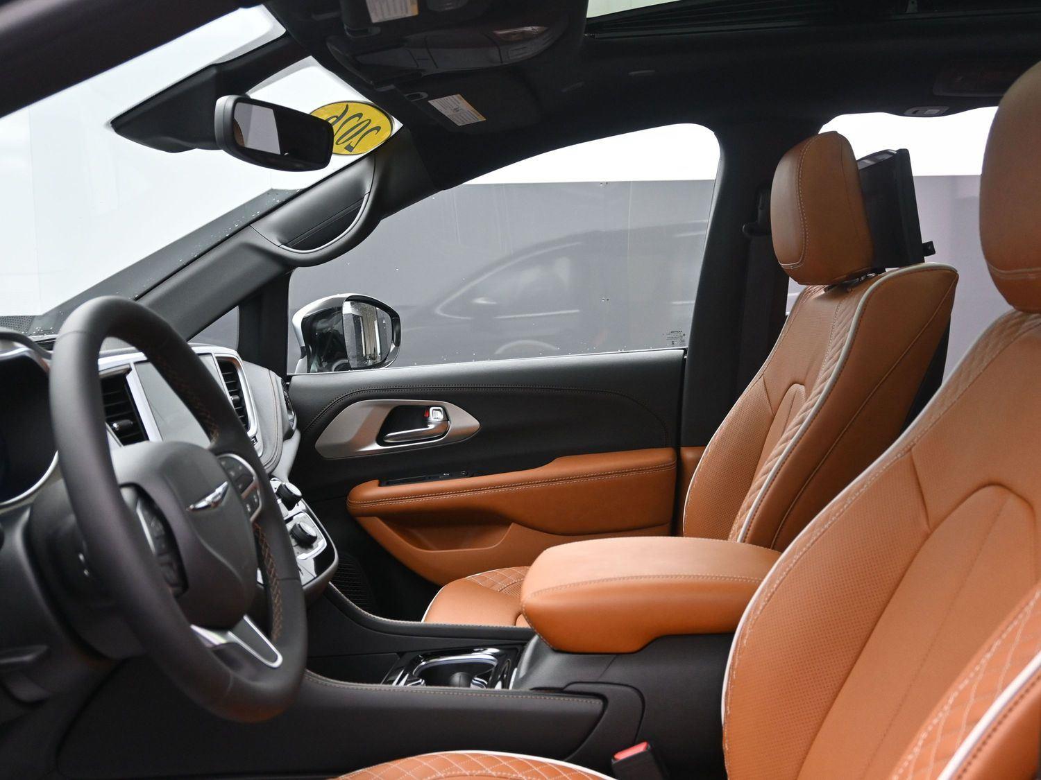 New 2026 Diamond Black Crystal Pearlcoat Chrysler Pinnacle image 24