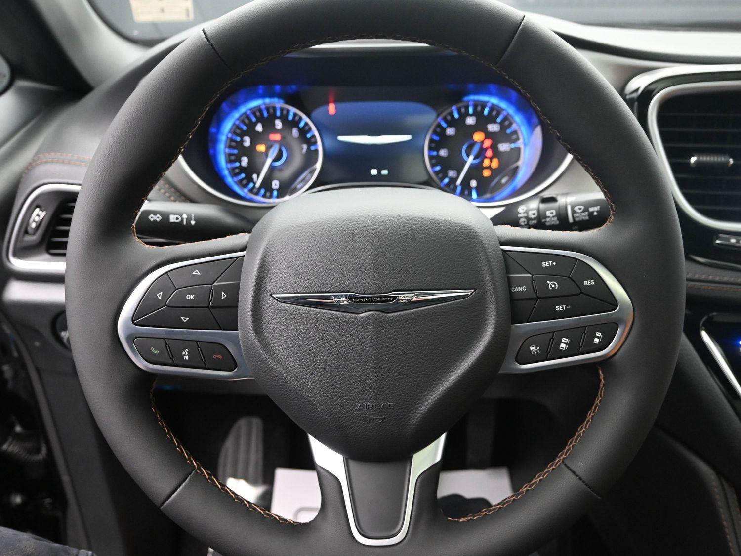 New 2026 Diamond Black Crystal Pearlcoat Chrysler Pinnacle image 25