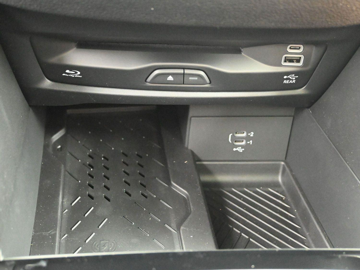 New 2026 Diamond Black Crystal Pearlcoat Chrysler Pinnacle image 33