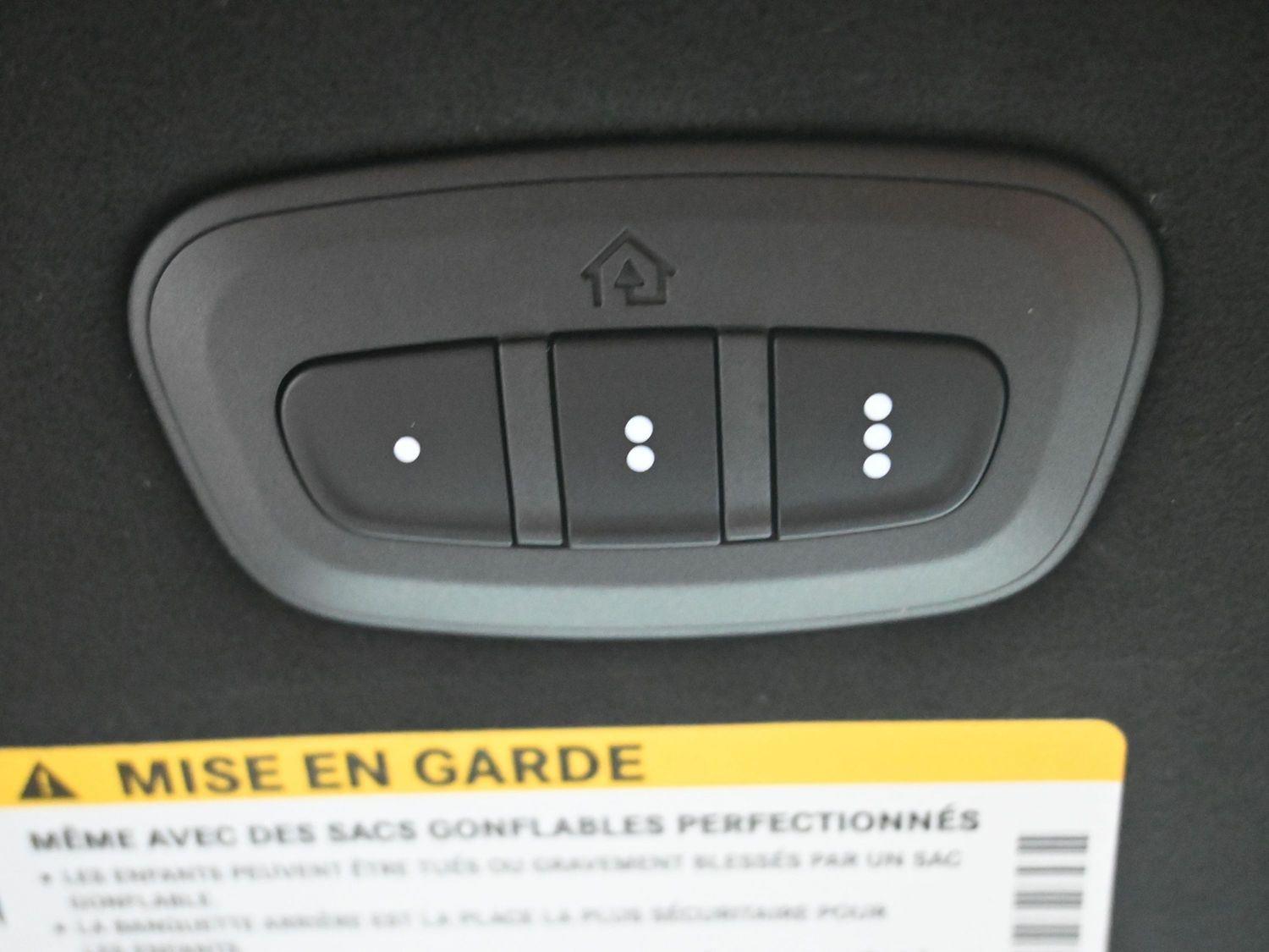 New 2026 Diamond Black Crystal Pearlcoat Chrysler Pinnacle image 38