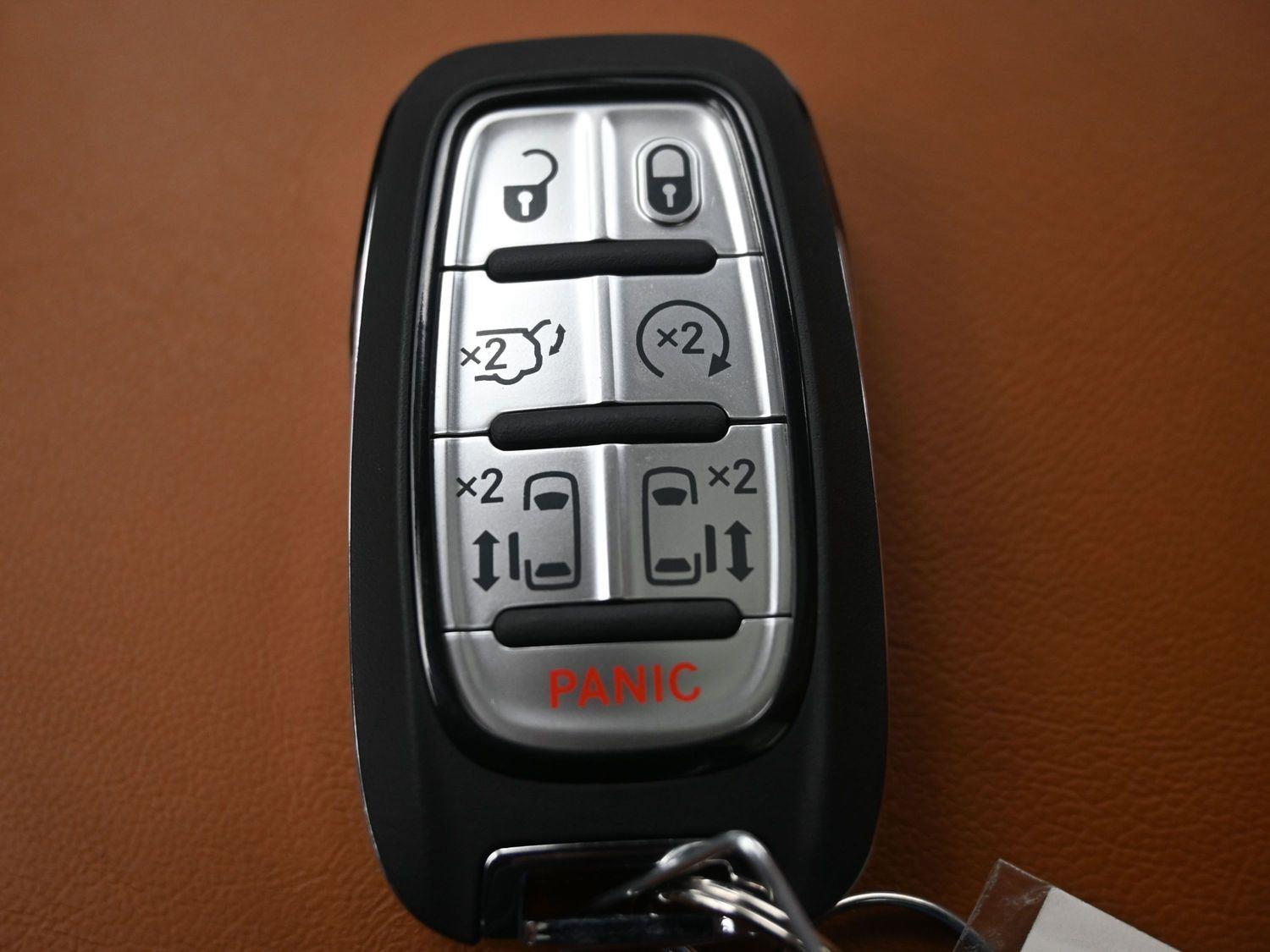 New 2026 Diamond Black Crystal Pearlcoat Chrysler Pinnacle image 39