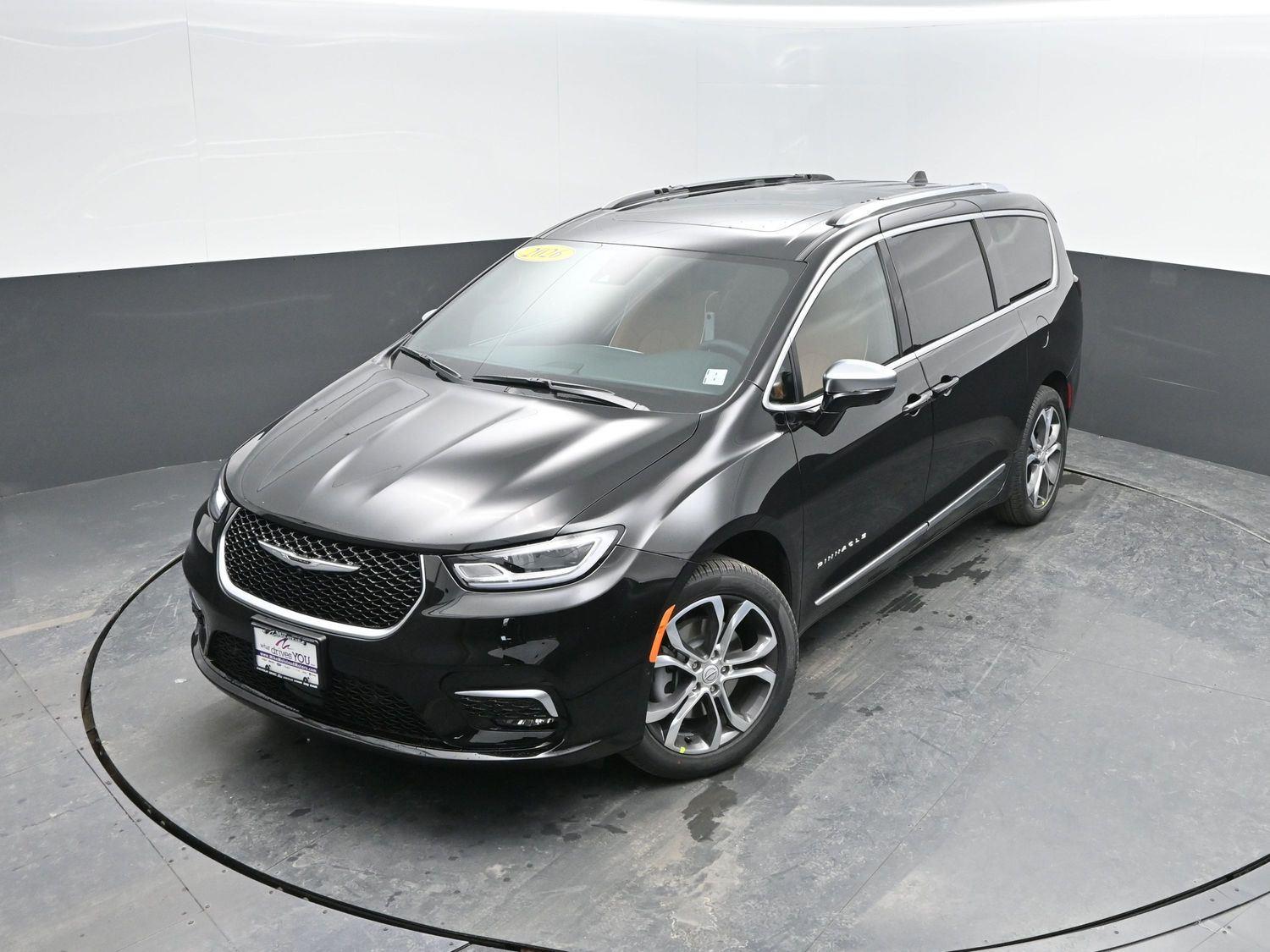 New 2026 Diamond Black Crystal Pearlcoat Chrysler Pinnacle image 43