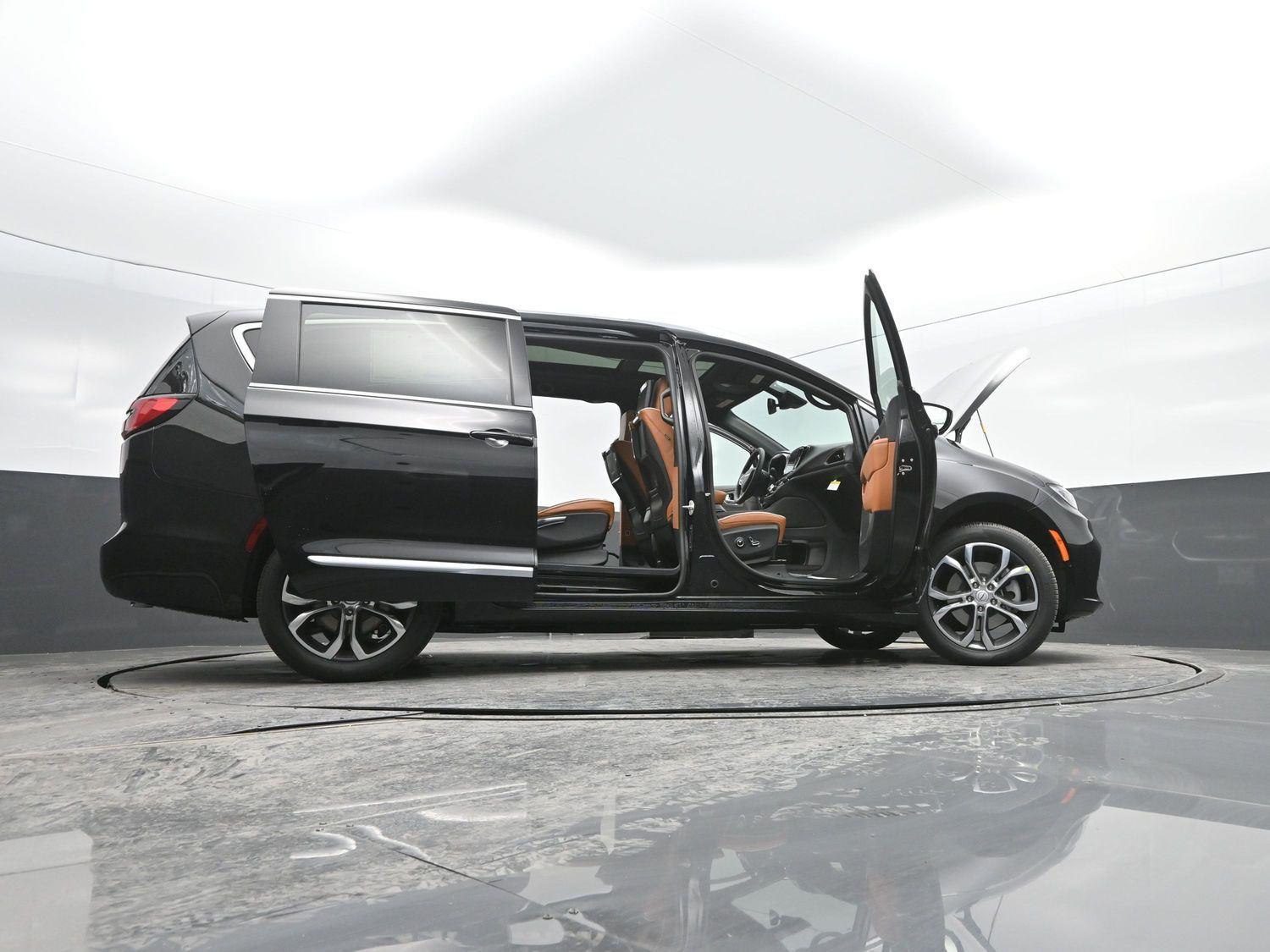 New 2026 Diamond Black Crystal Pearlcoat Chrysler Pinnacle image 58