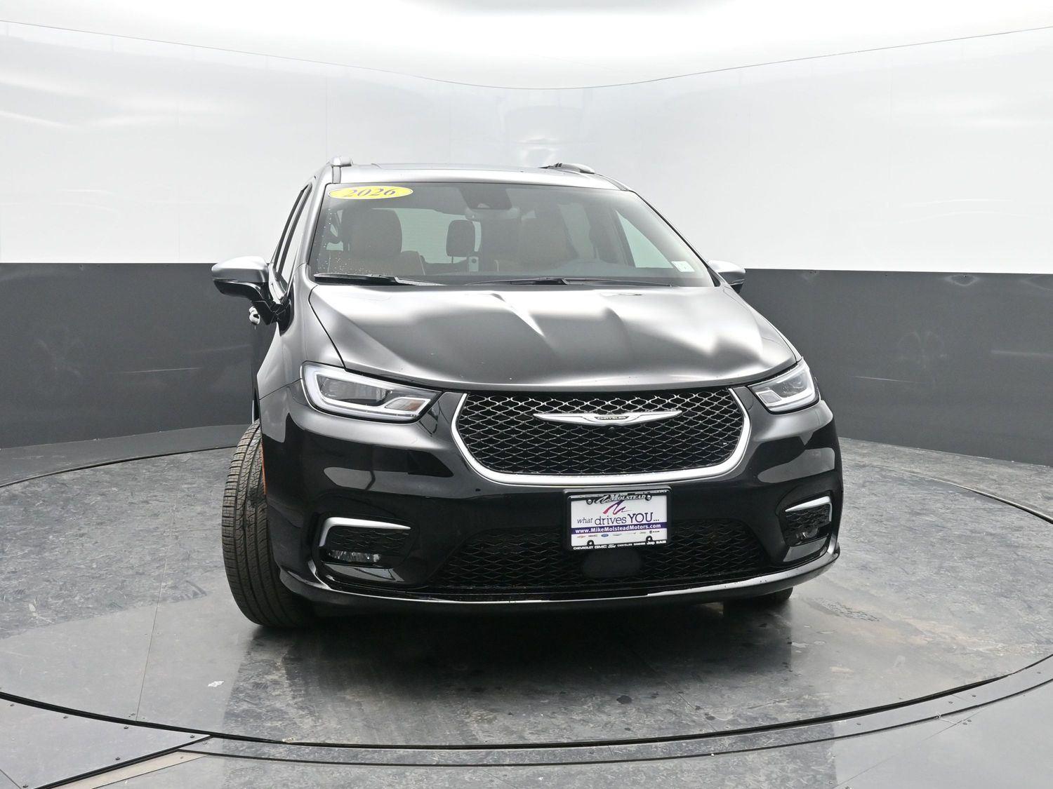 New 2026 Diamond Black Crystal Pearlcoat Chrysler Pinnacle image 49