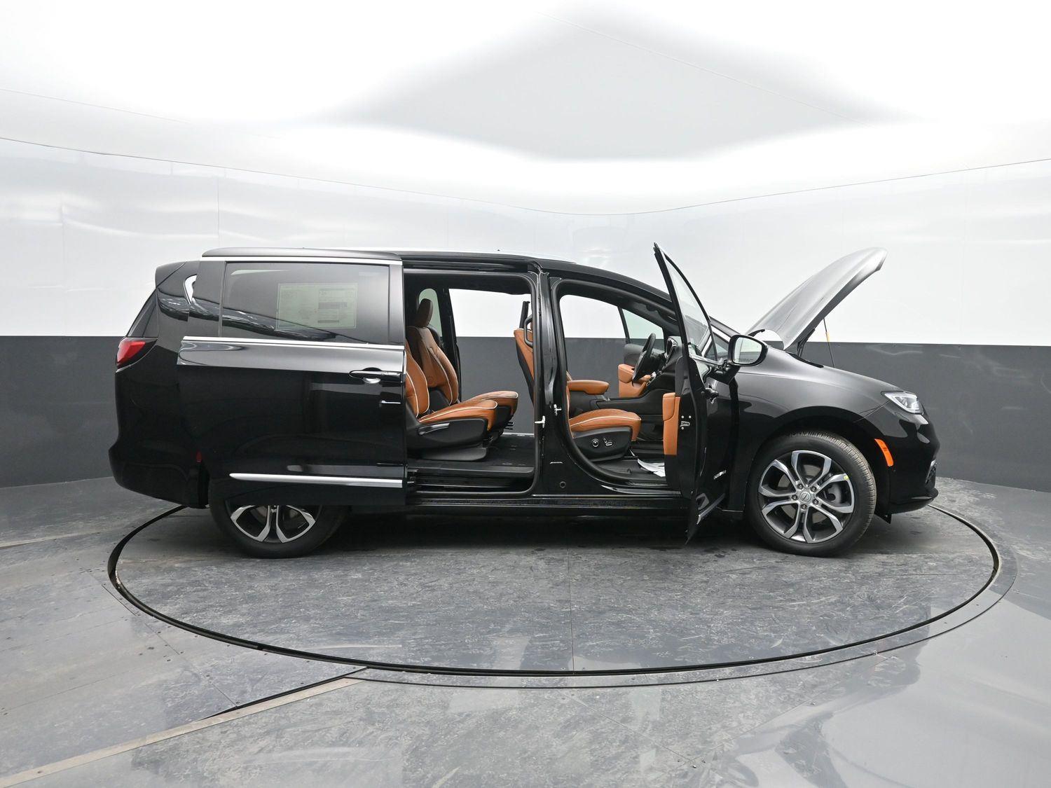 New 2026 Diamond Black Crystal Pearlcoat Chrysler Pinnacle image 54