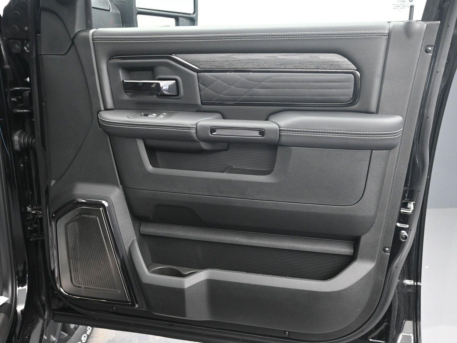 New 2026 Diamond Black Crystal Pearlcoat Ram Limited image 10