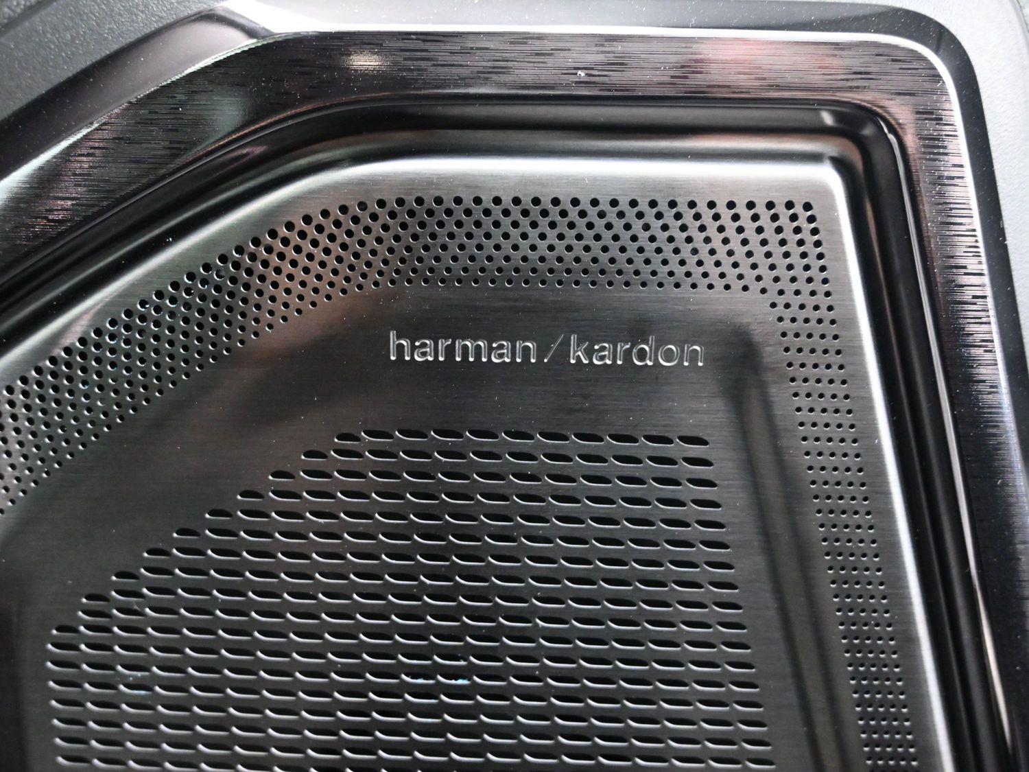 New 2026 Diamond Black Crystal Pearlcoat Ram Limited image 11