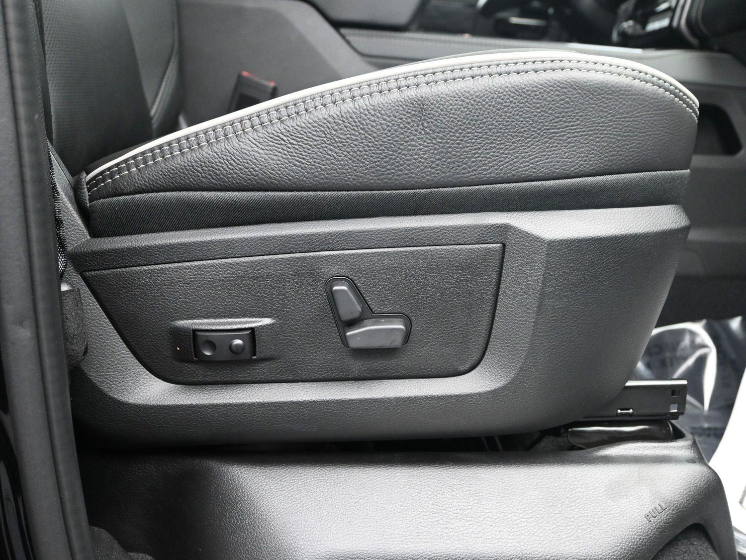 New 2026 Diamond Black Crystal Pearlcoat Ram Limited image 12