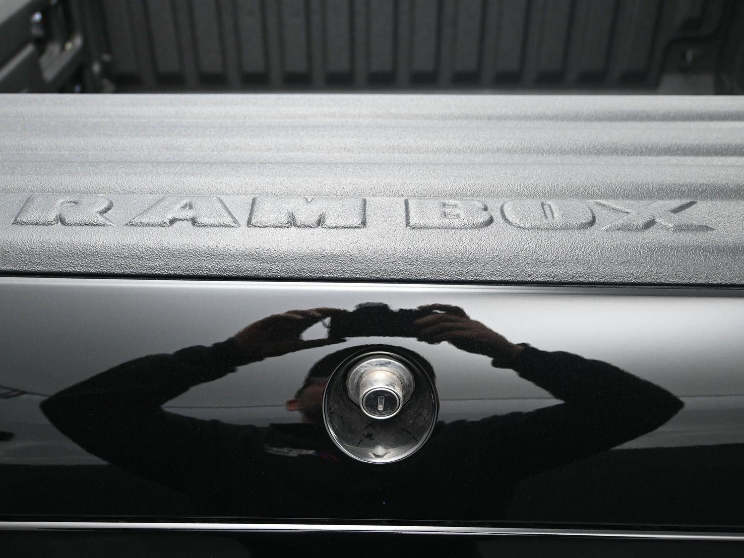 New 2026 Diamond Black Crystal Pearlcoat Ram Limited image 17