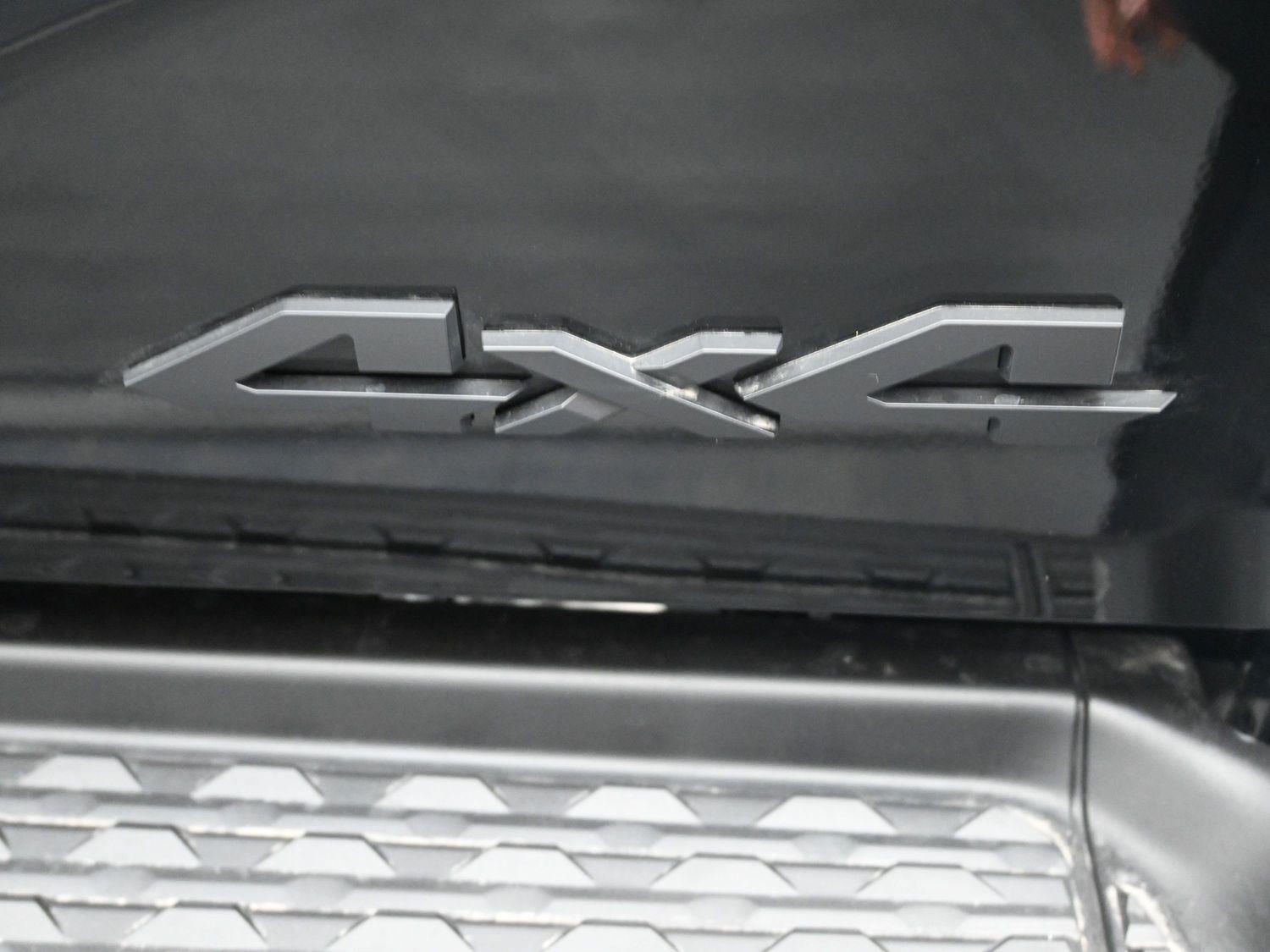 New 2026 Diamond Black Crystal Pearlcoat Ram Limited image 18