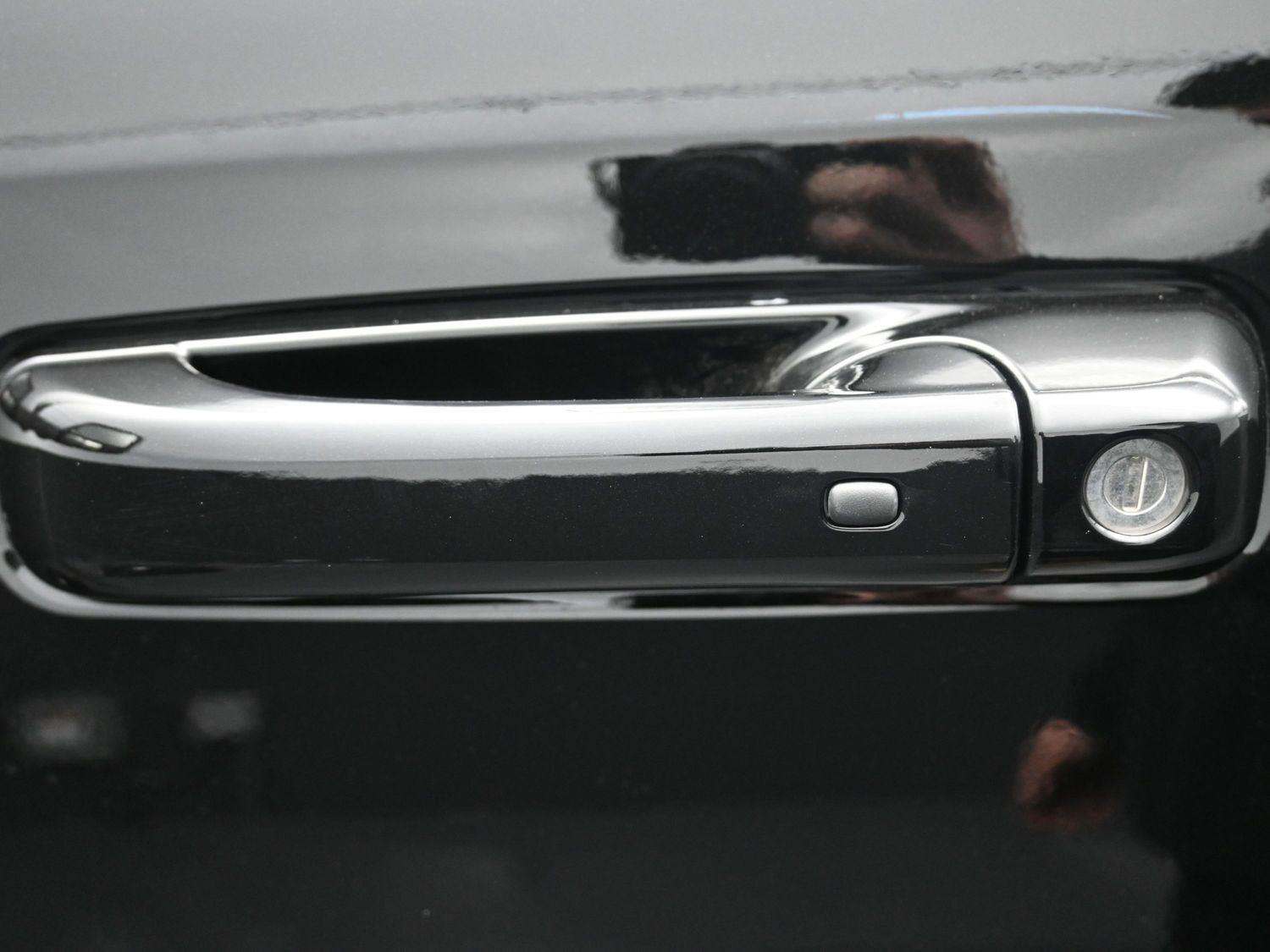 New 2026 Diamond Black Crystal Pearlcoat Ram Limited image 21