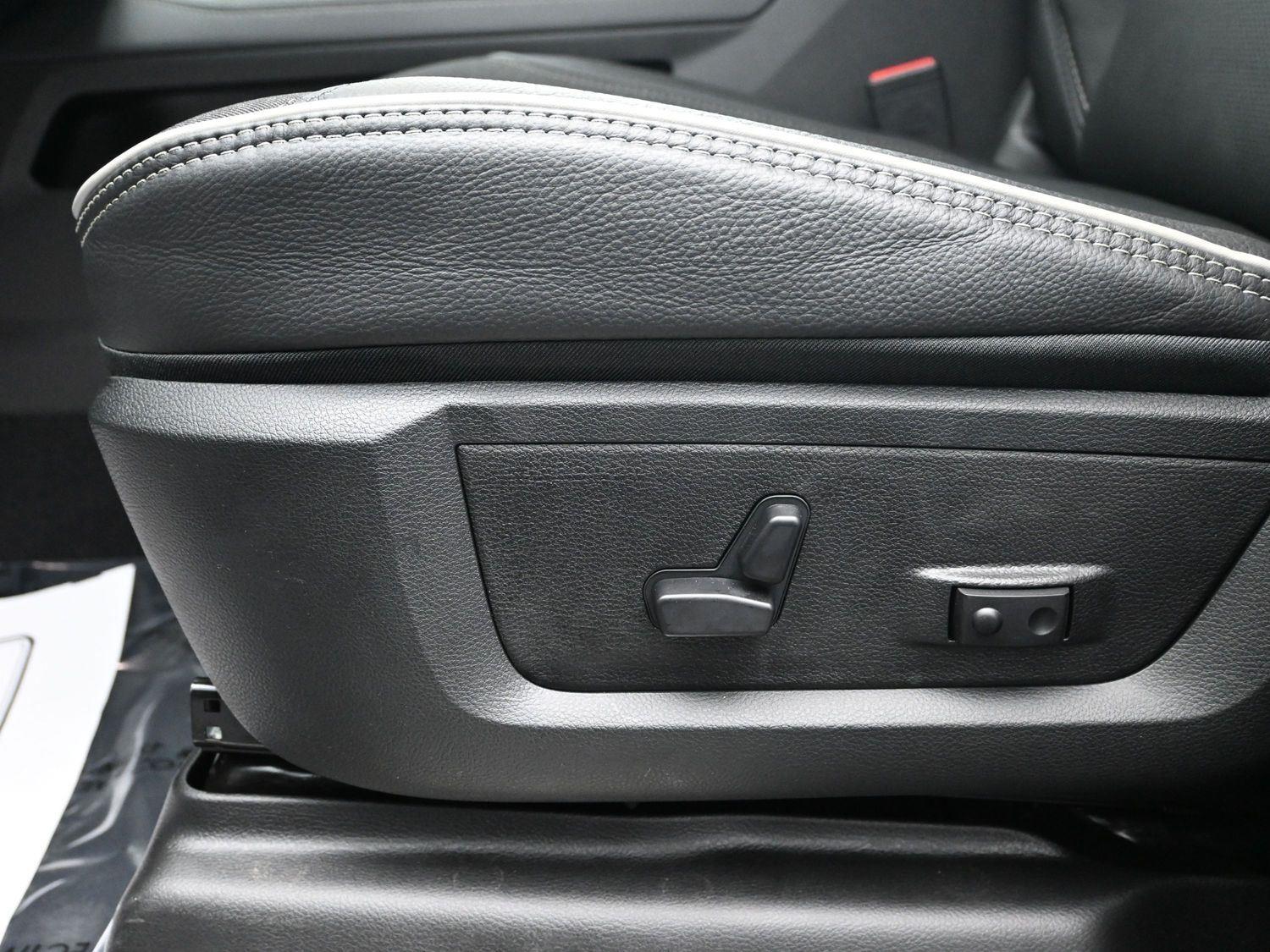 New 2026 Diamond Black Crystal Pearlcoat Ram Limited image 24