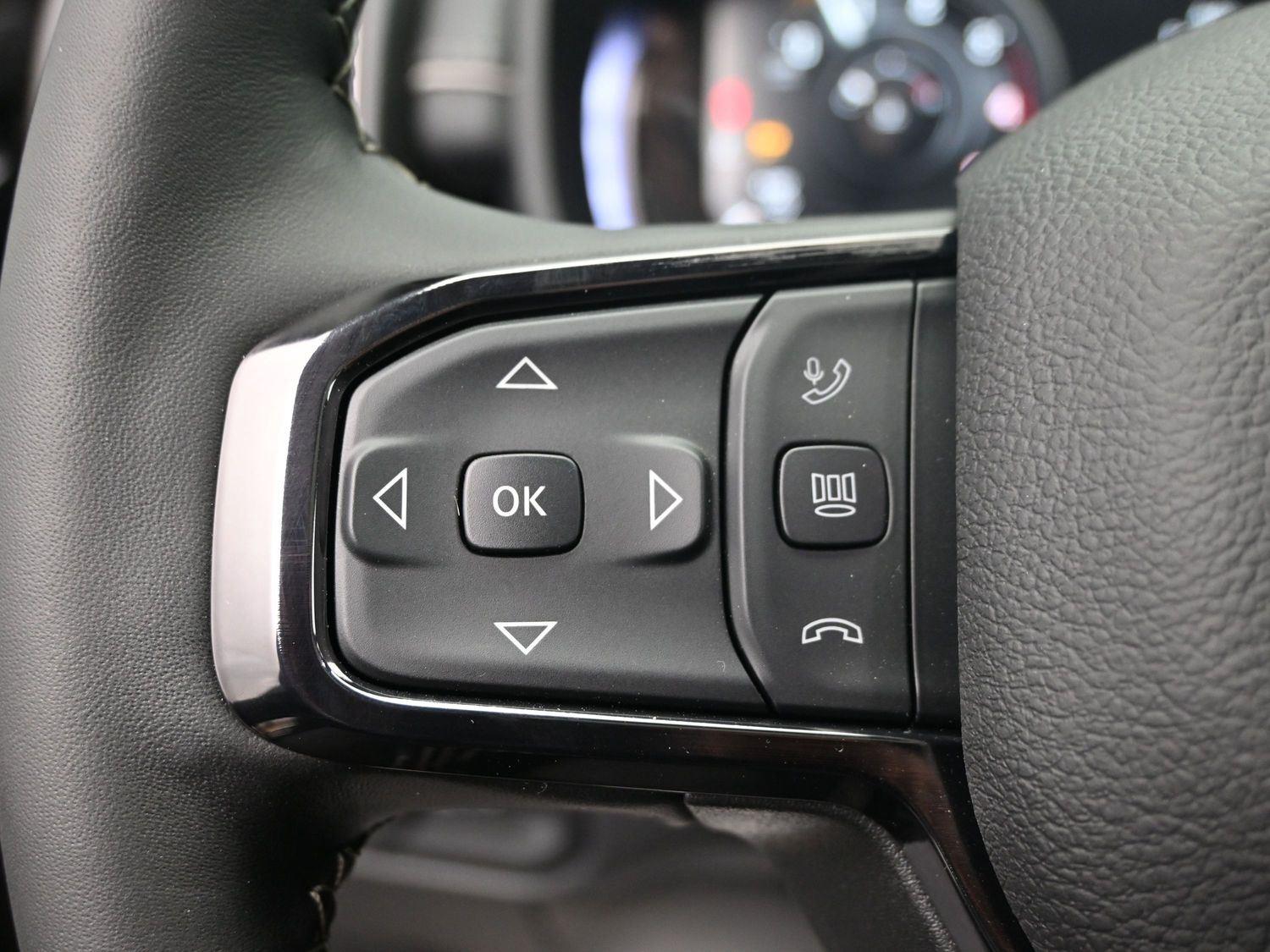 New 2026 Diamond Black Crystal Pearlcoat Ram Limited image 27