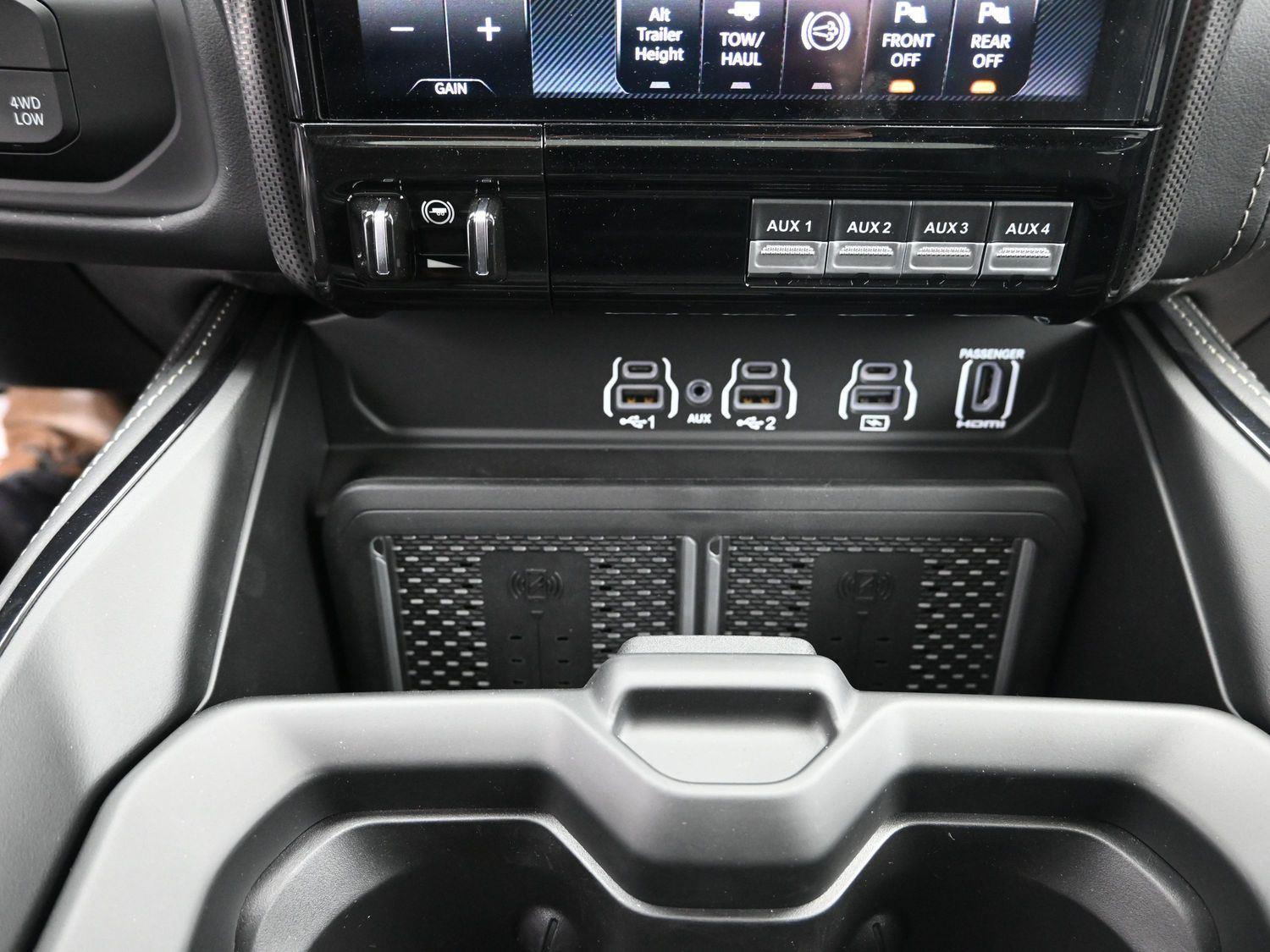 New 2026 Diamond Black Crystal Pearlcoat Ram Limited image 33