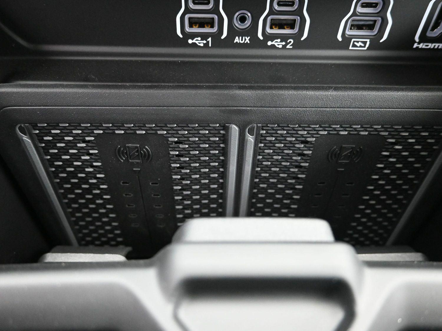 New 2026 Diamond Black Crystal Pearlcoat Ram Limited image 34