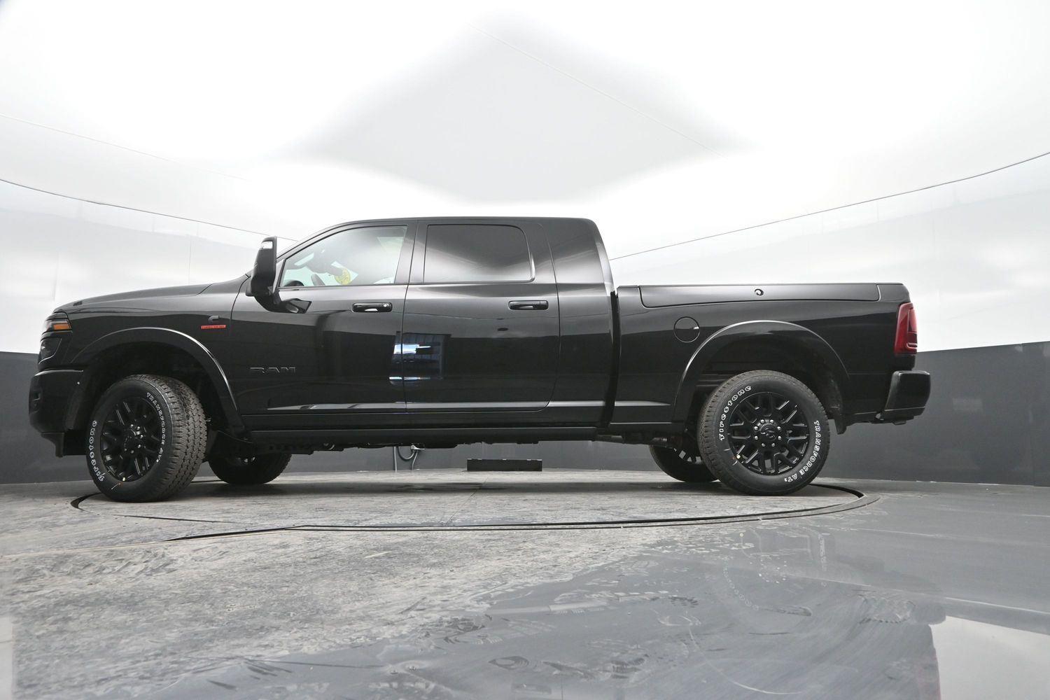 New 2026 Diamond Black Crystal Pearlcoat Ram Limited image 40