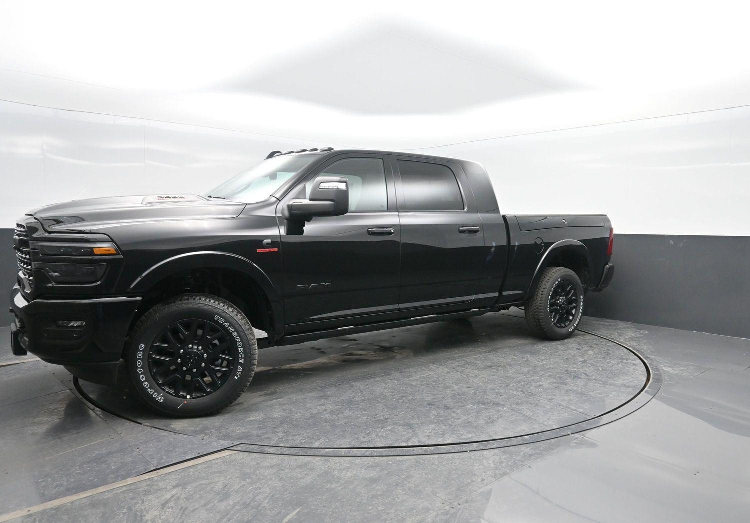 New 2026 Diamond Black Crystal Pearlcoat Ram Limited image 48