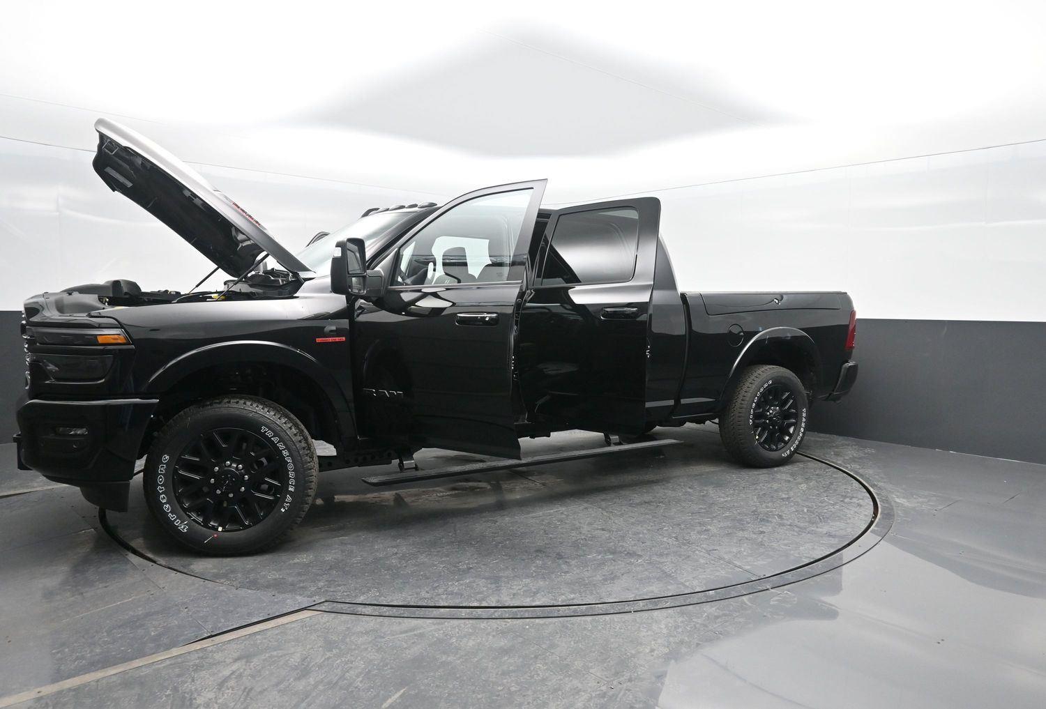 New 2026 Diamond Black Crystal Pearlcoat Ram Limited image 55