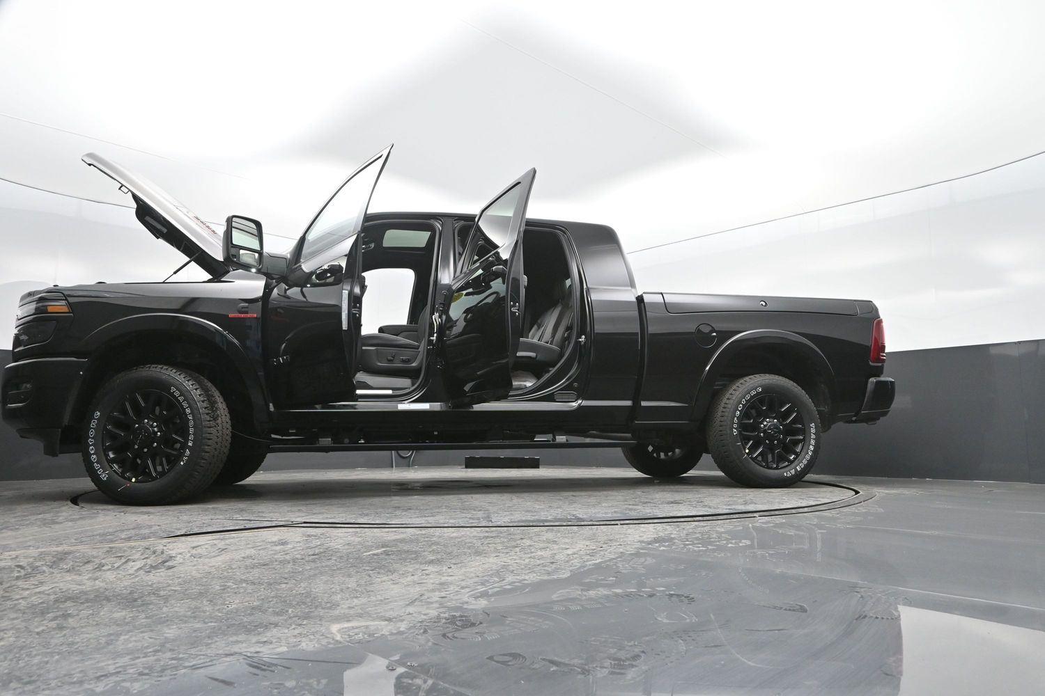 New 2026 Diamond Black Crystal Pearlcoat Ram Limited image 57