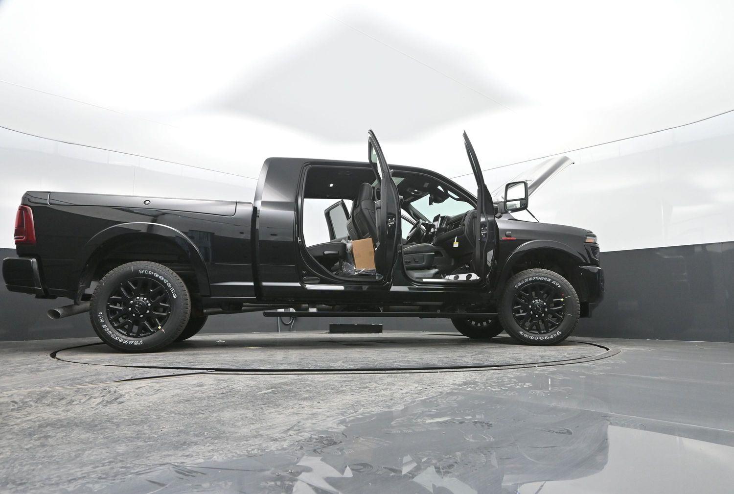 New 2026 Diamond Black Crystal Pearlcoat Ram Limited image 58