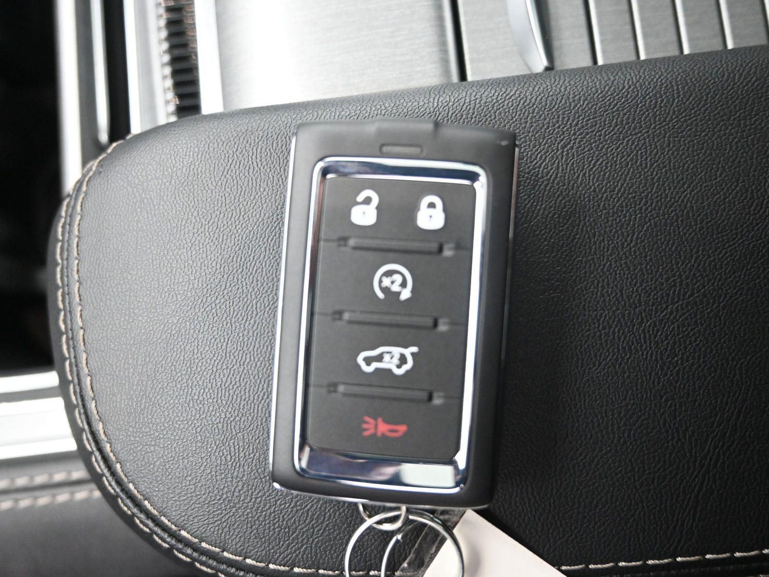 New 2026 Baltic Gray Metallic Clearcoat Jeep Limited Altitude image 33