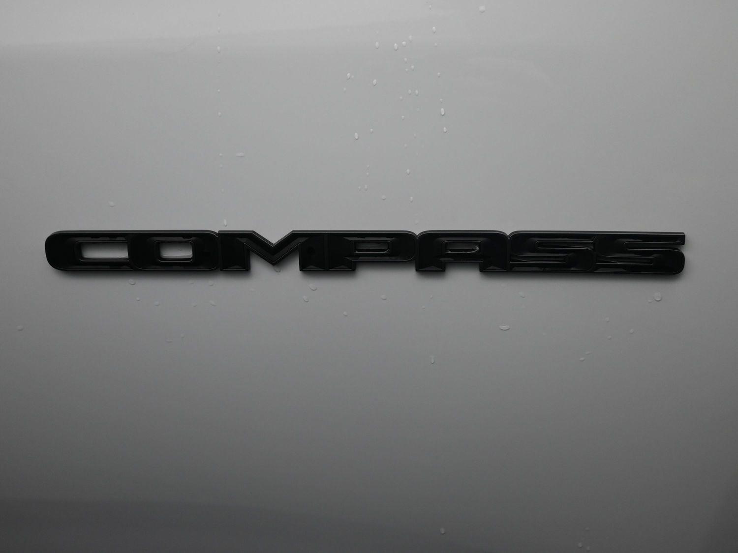 New 2026 Bright White Clearcoat Jeep Latitude image 6