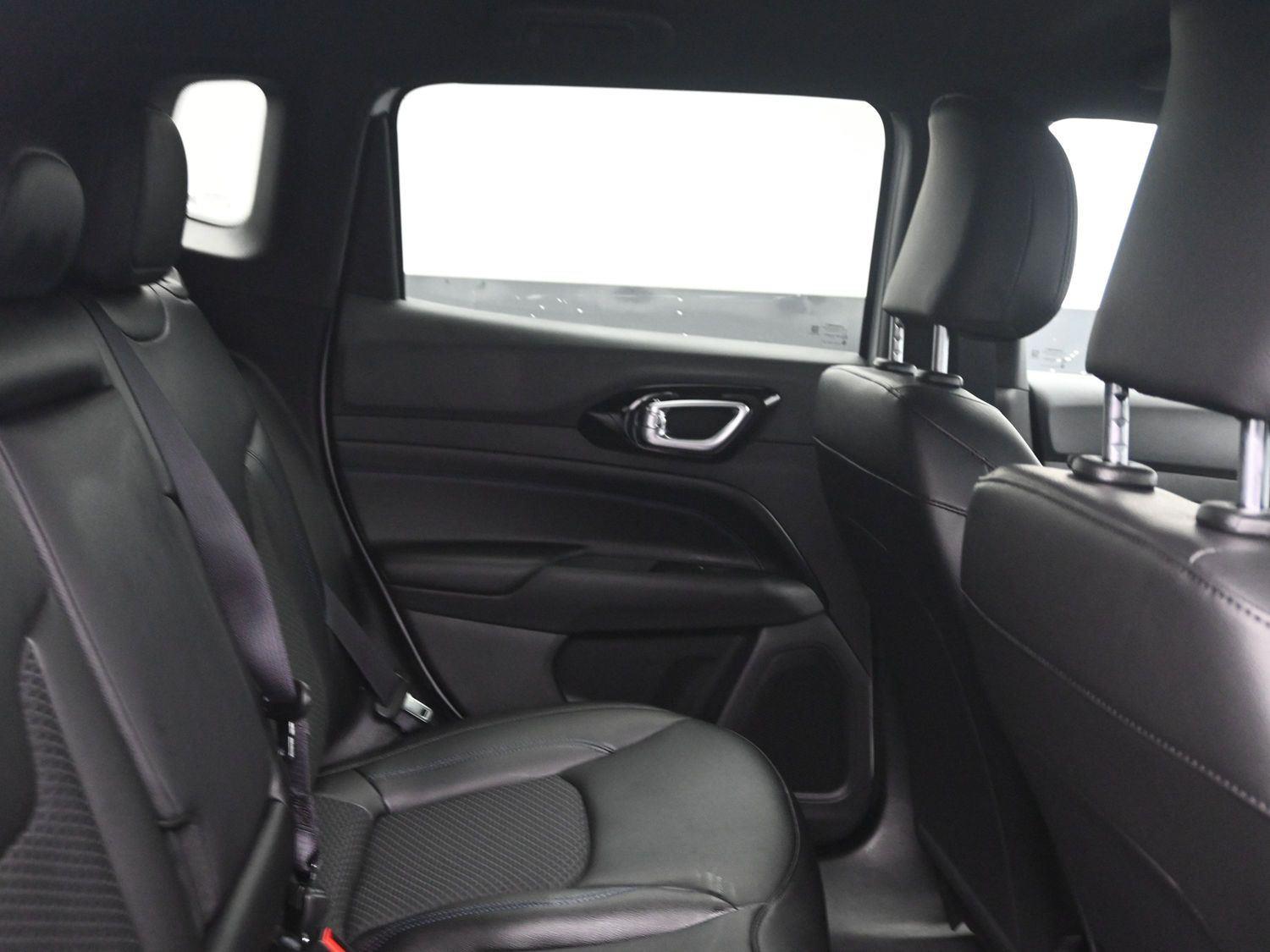 New 2026 Bright White Clearcoat Jeep Latitude image 11