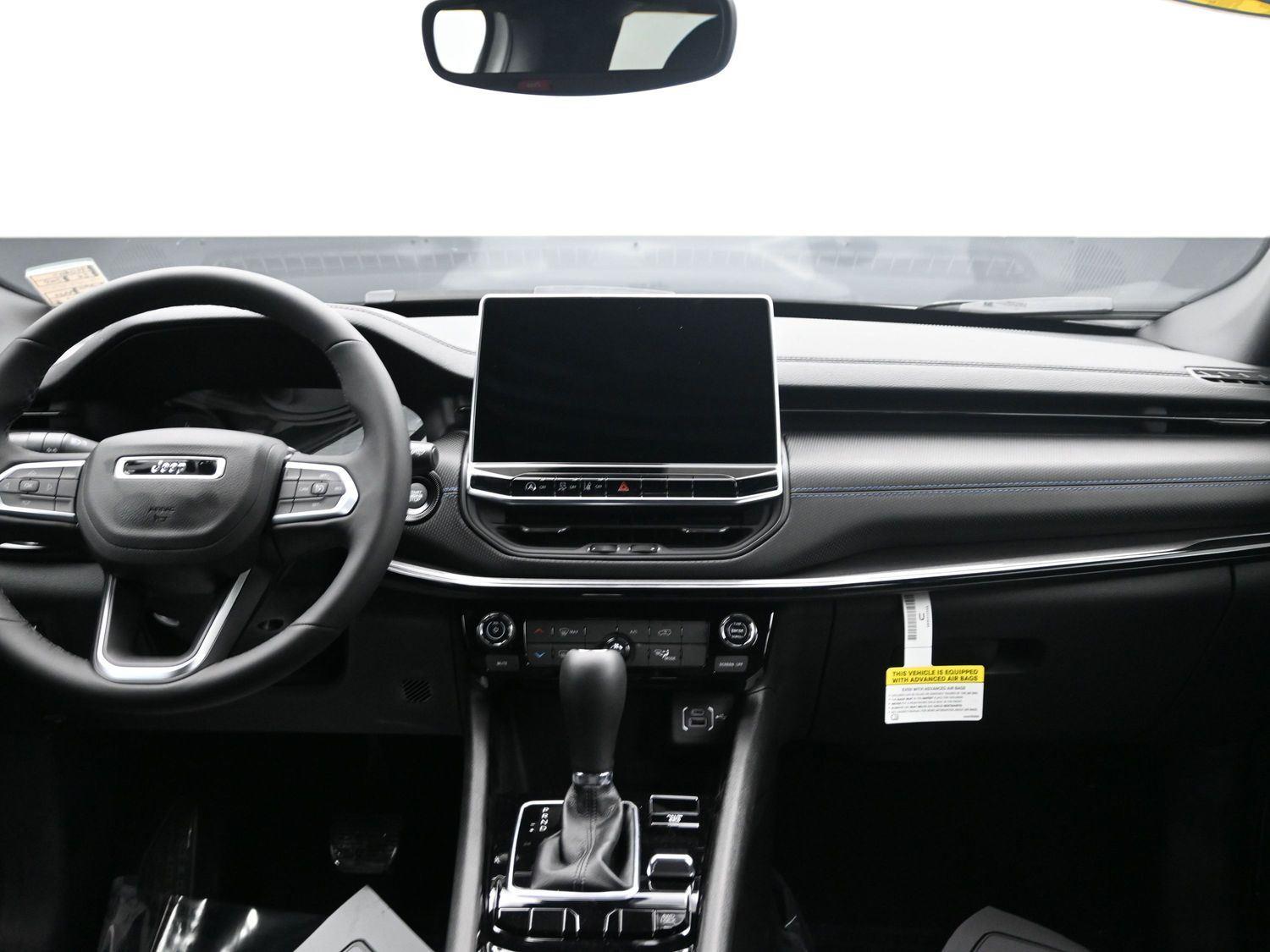 New 2026 Bright White Clearcoat Jeep Latitude image 12