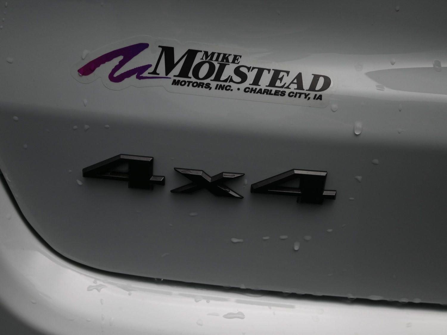 New 2026 Bright White Clearcoat Jeep Latitude image 13