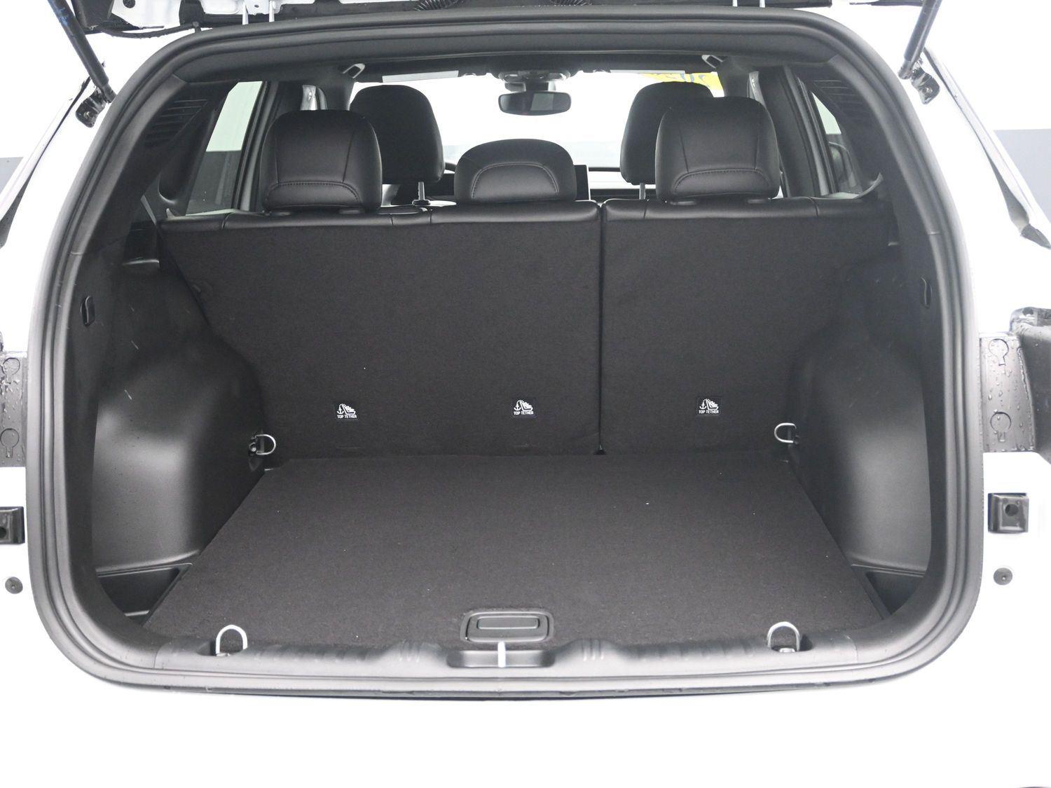 New 2026 Bright White Clearcoat Jeep Latitude image 14