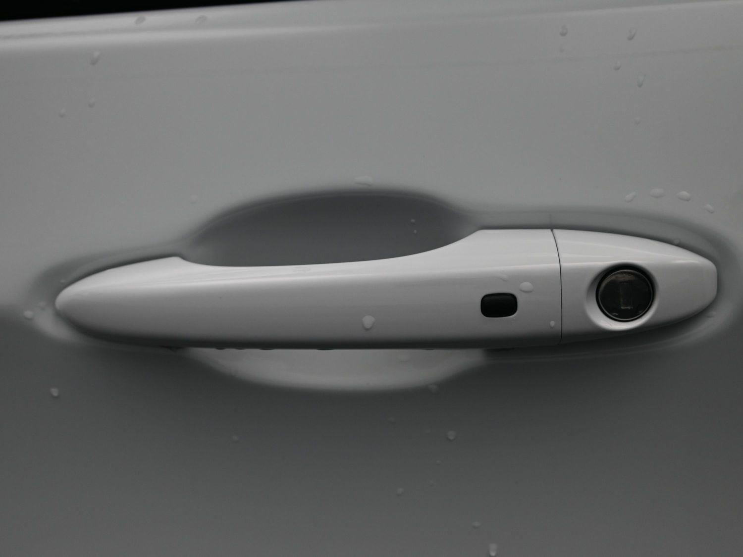 New 2026 Bright White Clearcoat Jeep Latitude image 15