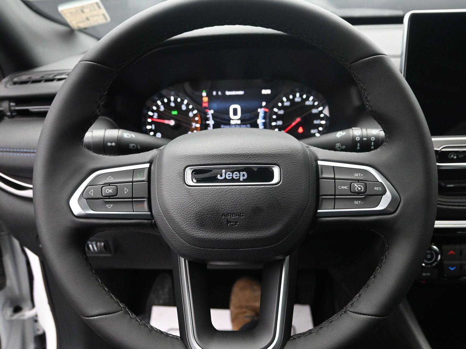 New 2026 Bright White Clearcoat Jeep Latitude image 18