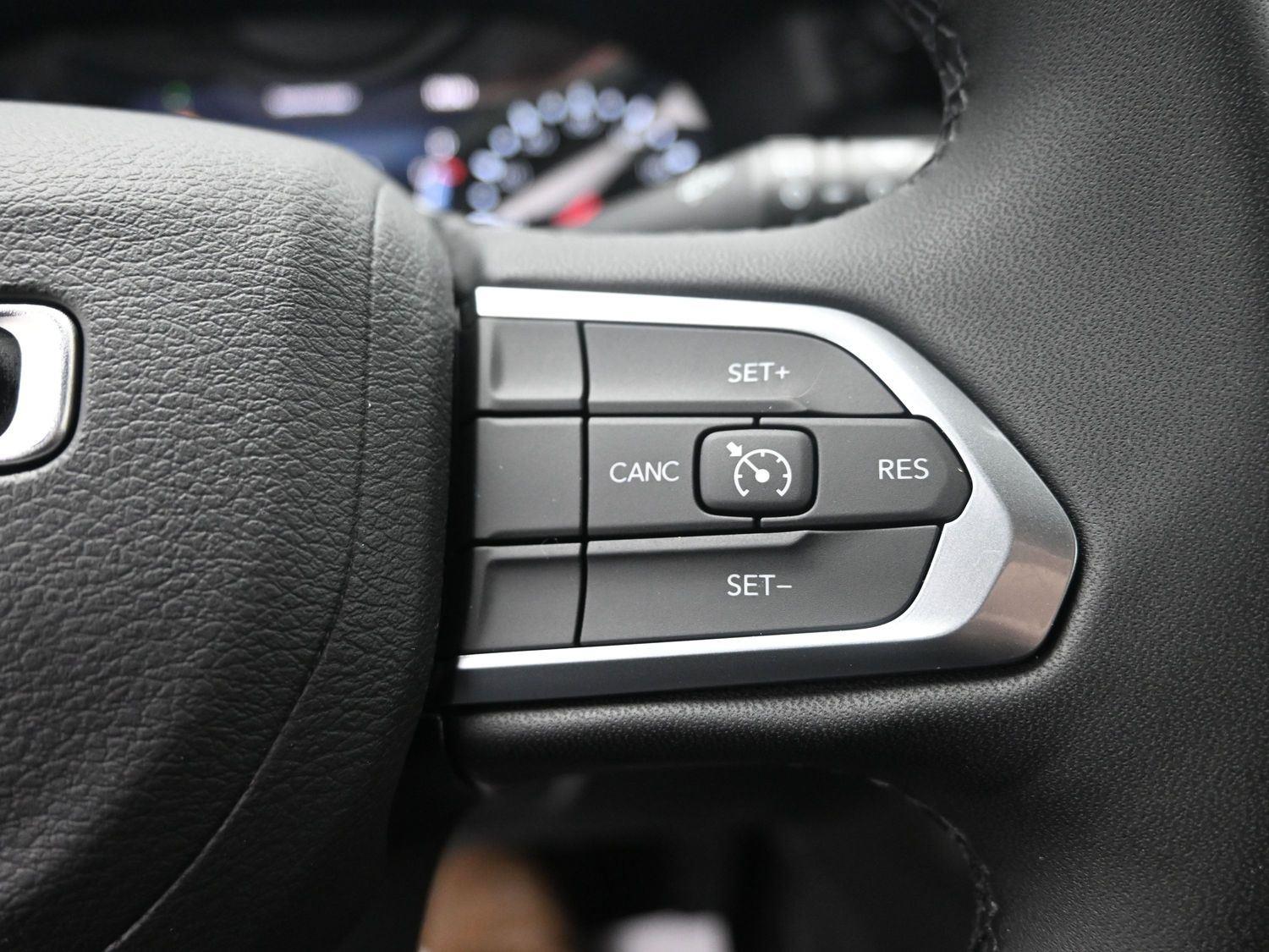 New 2026 Bright White Clearcoat Jeep Latitude image 20