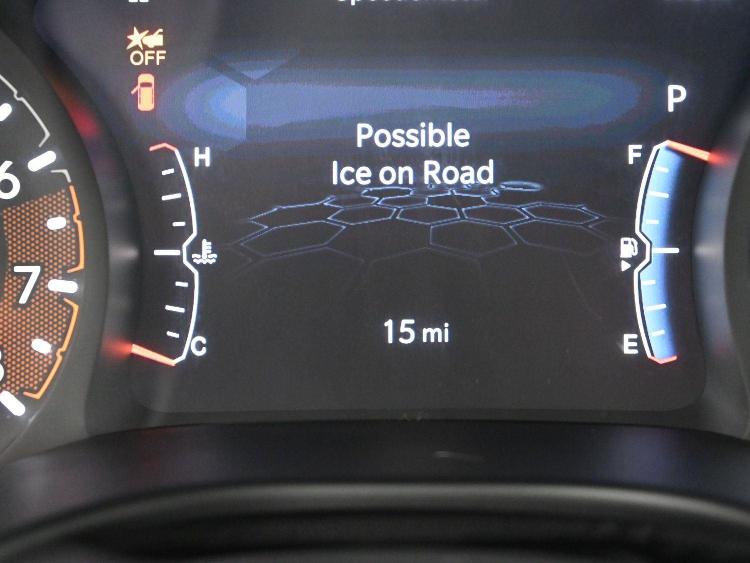 New 2026 Bright White Clearcoat Jeep Latitude image 22